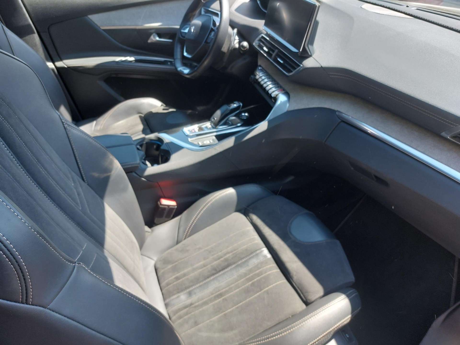 PEUGEOT 5008 1.2 Pure Tech GT EAT8-image-10