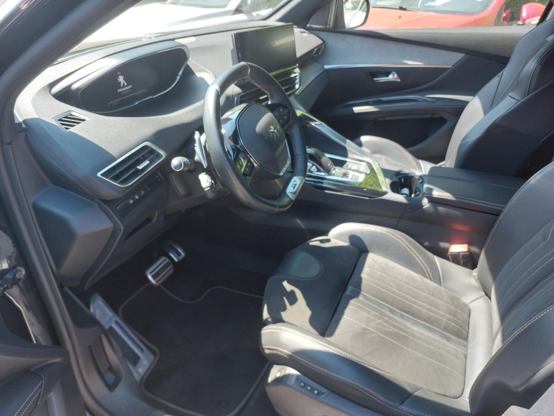 PEUGEOT 5008 1.2 Pure Tech GT EAT8-image-9