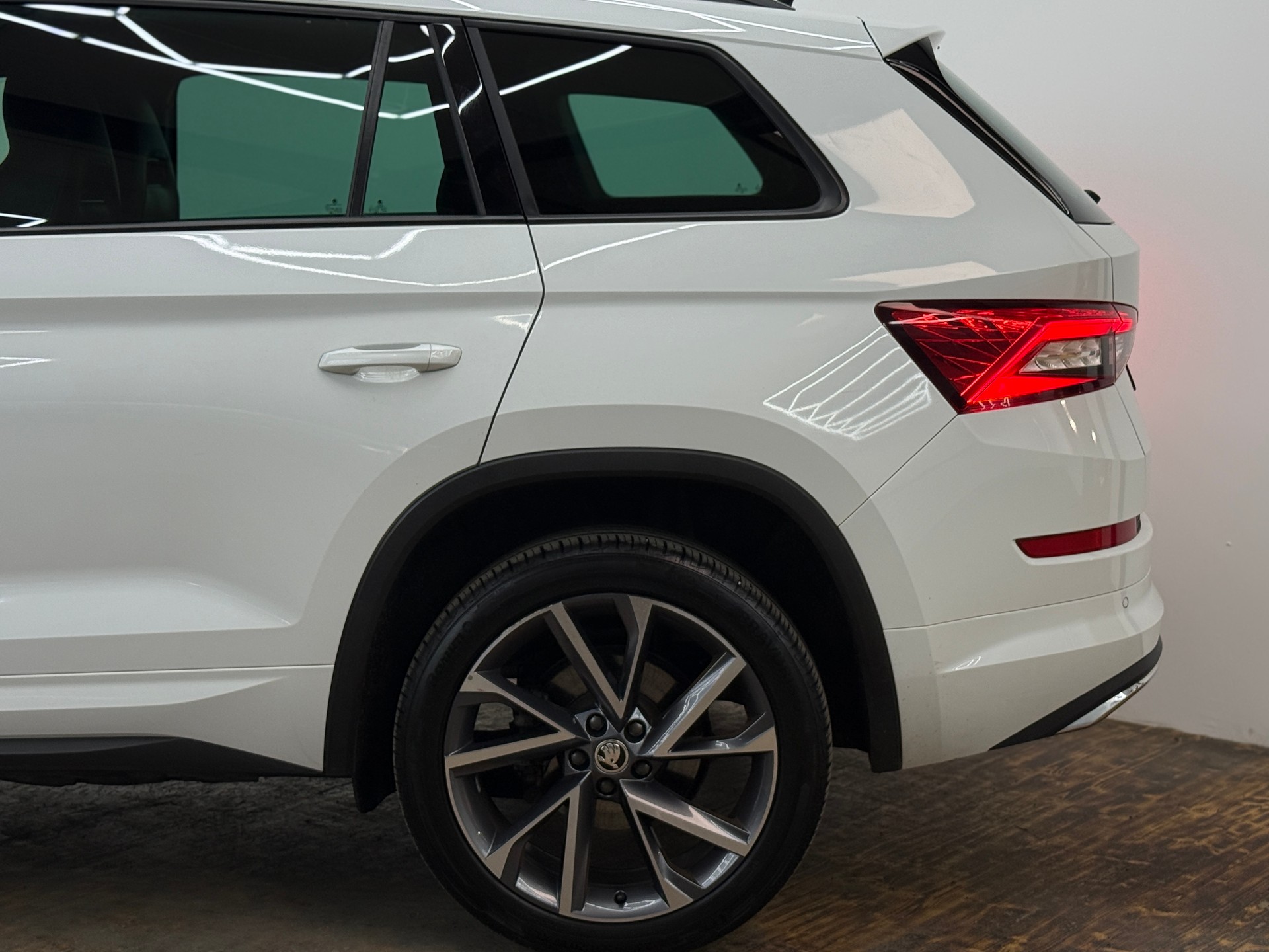 SKODA Kodiaq 2.0 TDI CR Sport Line 4x4 DSG ~AHK~7-PLÄTZER~-image-7