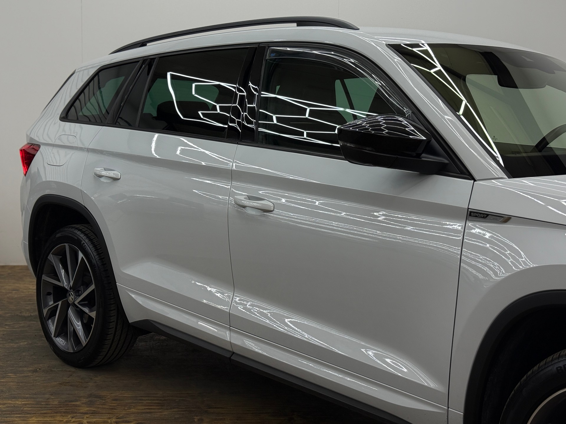 SKODA Kodiaq 2.0 TDI CR Sport Line 4x4 DSG ~AHK~7-PLÄTZER~-image-16