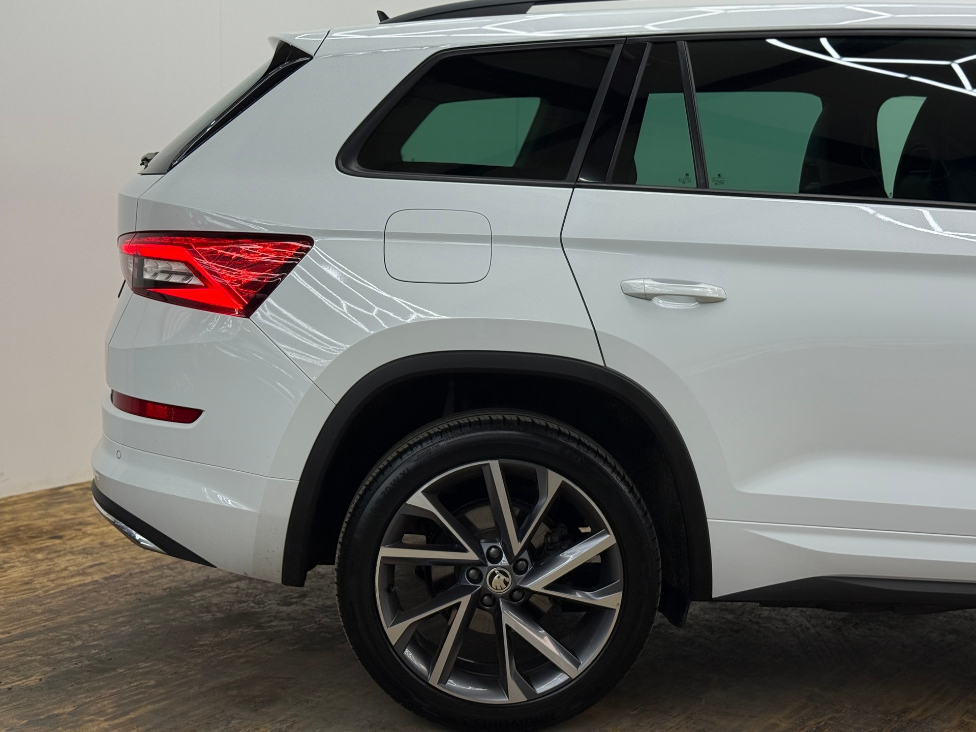 SKODA Kodiaq 2.0 TDI CR Sport Line 4x4 DSG ~AHK~7-PLÄTZER~-image-14