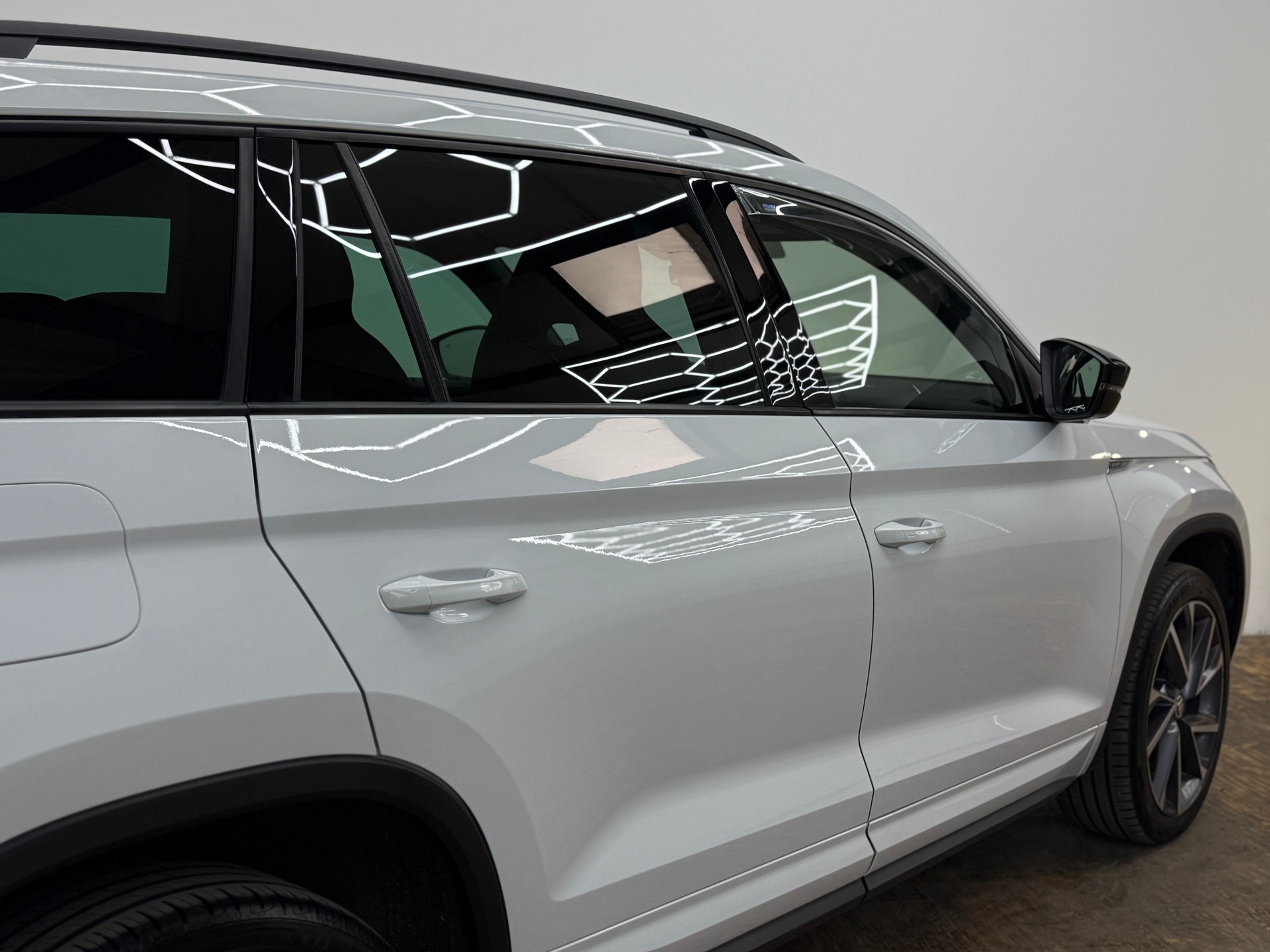 SKODA Kodiaq 2.0 TDI CR Sport Line 4x4 DSG ~AHK~7-PLÄTZER~-image-15