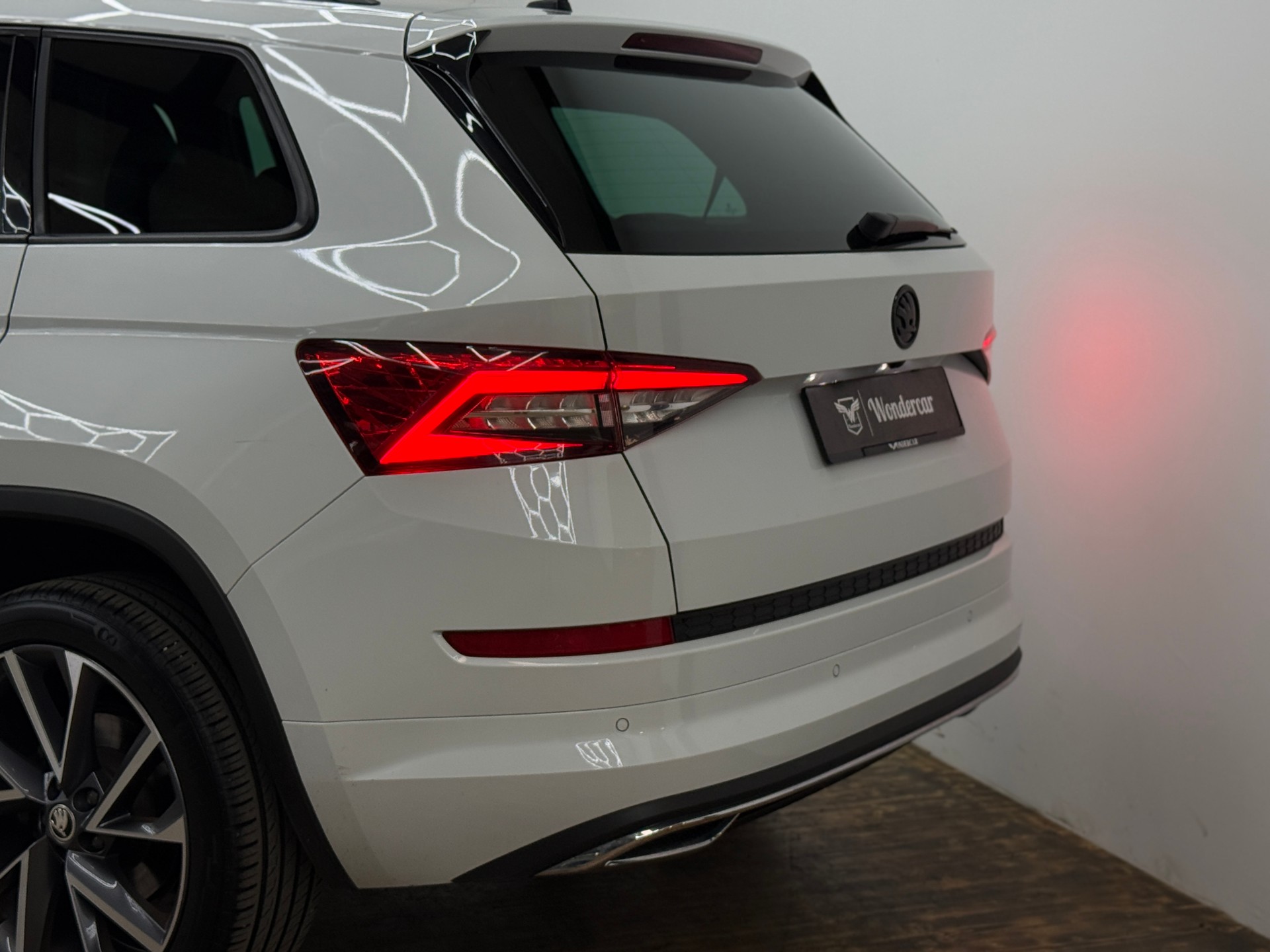 SKODA Kodiaq 2.0 TDI CR Sport Line 4x4 DSG ~AHK~7-PLÄTZER~-image-10