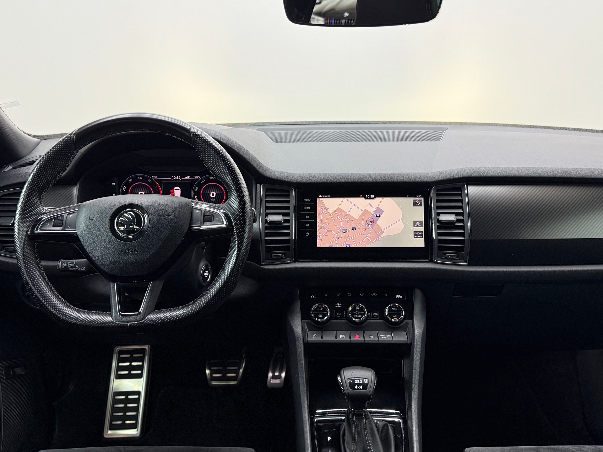 SKODA Kodiaq 2.0 TDI CR Sport Line 4x4 DSG ~AHK~7-PLÄTZER~-image-27