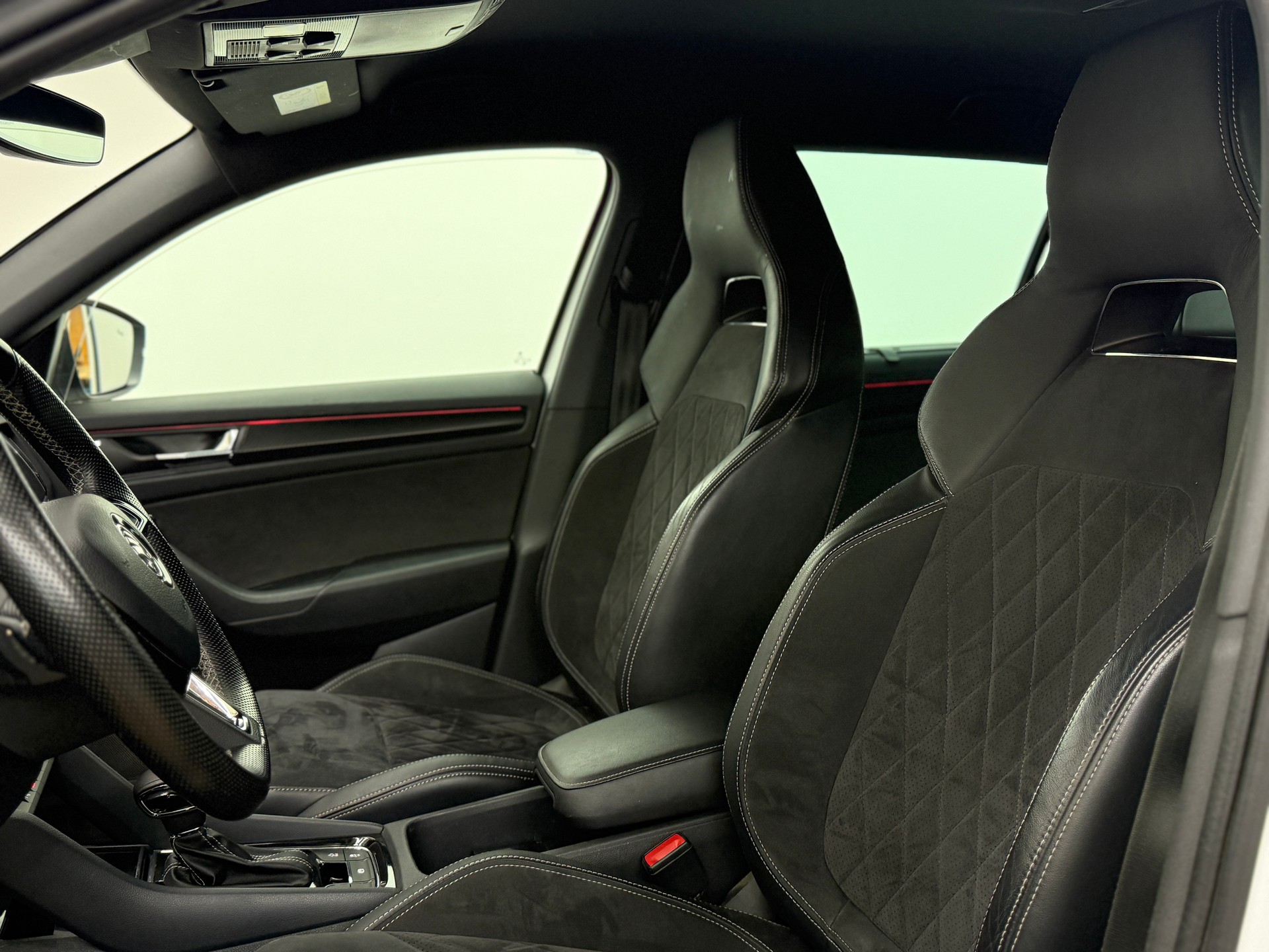 SKODA Kodiaq 2.0 TDI CR Sport Line 4x4 DSG ~AHK~7-PLÄTZER~-image-19