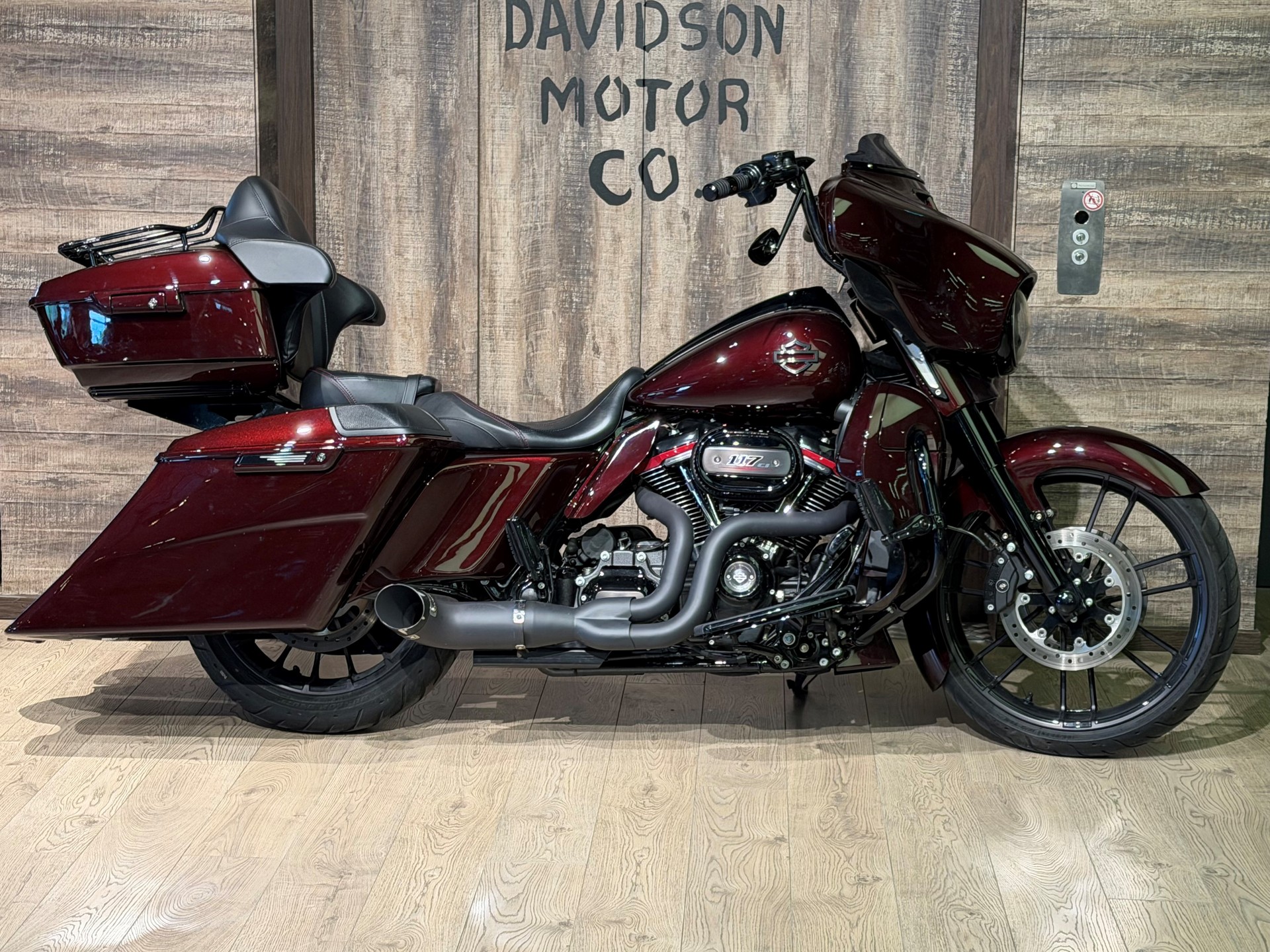 HARLEY-DAVIDSON FLHXSE Street Glide ABS CVO 117-image-0