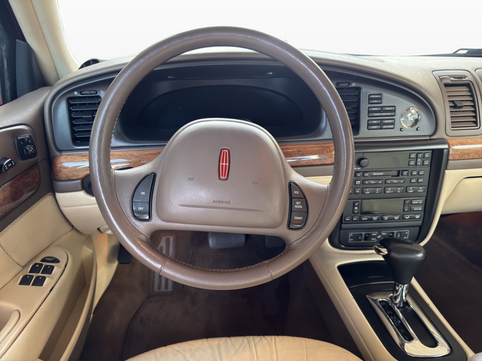 LINCOLN Continental-image-10