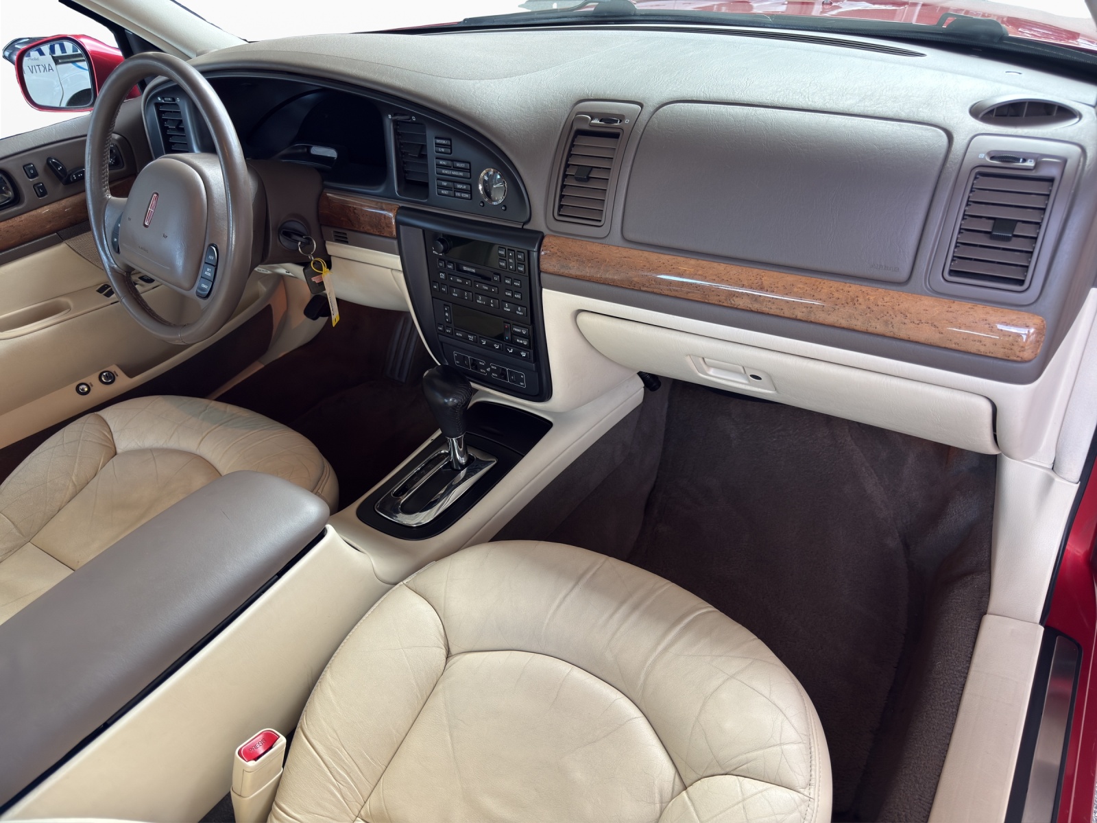LINCOLN Continental-image-15