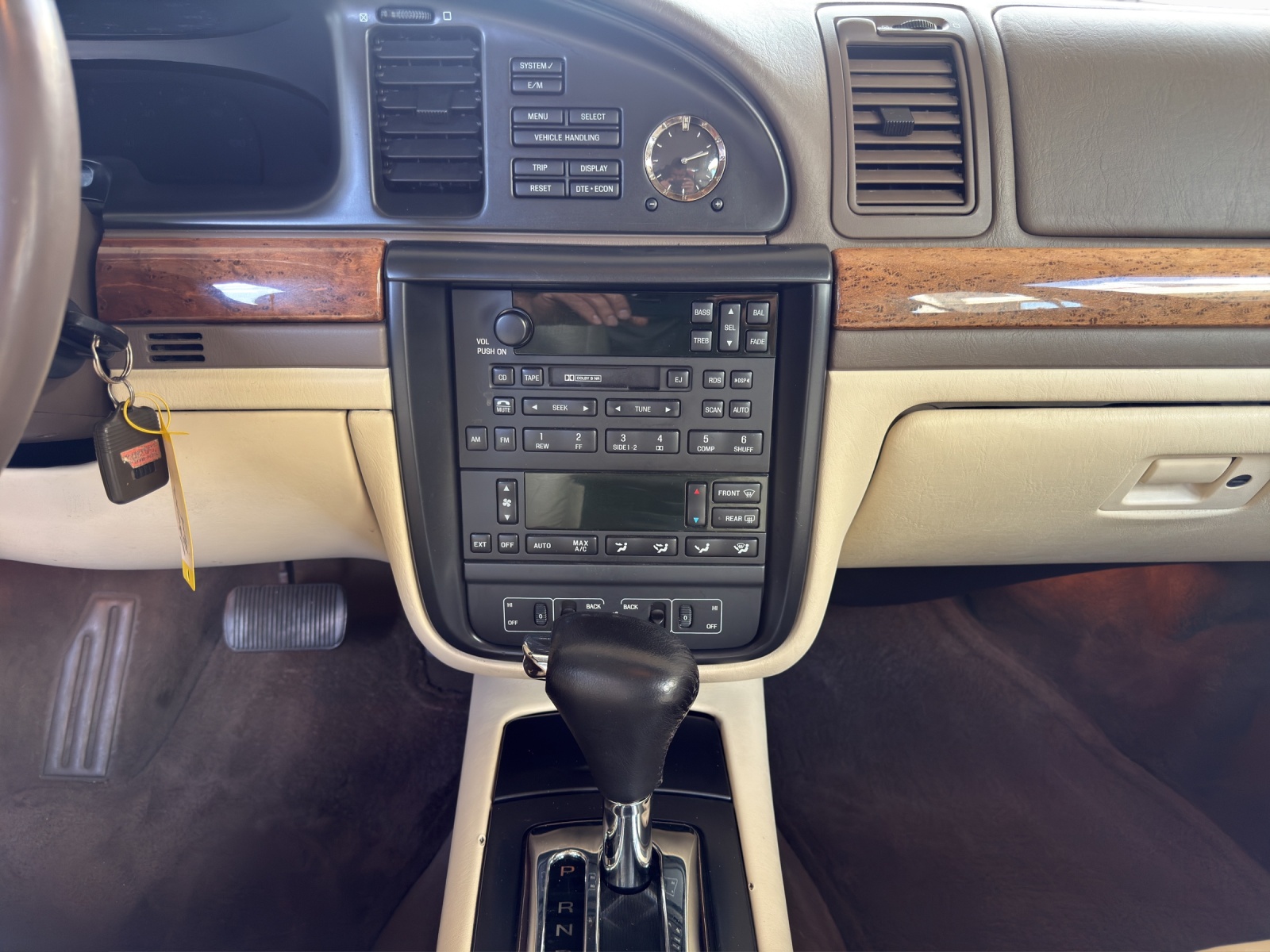 LINCOLN Continental-image-13