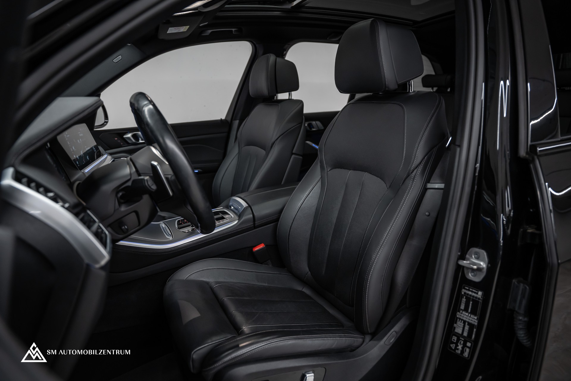 BMW X5 xDrive 48V 40d M Sport / Panorama / 360° / Head-Up / Sitzbelüftung-image-16