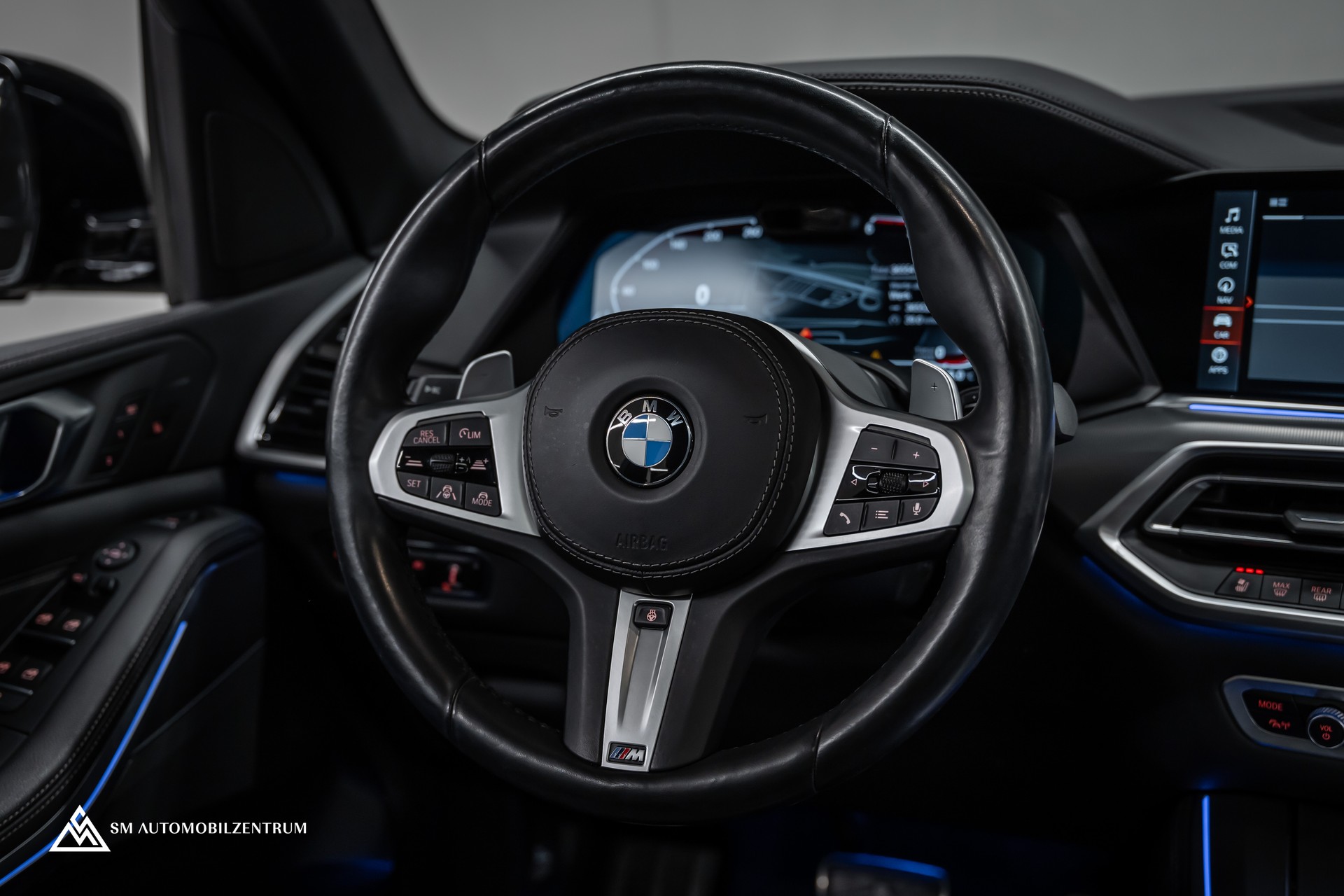 BMW X5 xDrive 48V 40d M Sport / Panorama / 360° / Head-Up / Sitzbelüftung-image-22