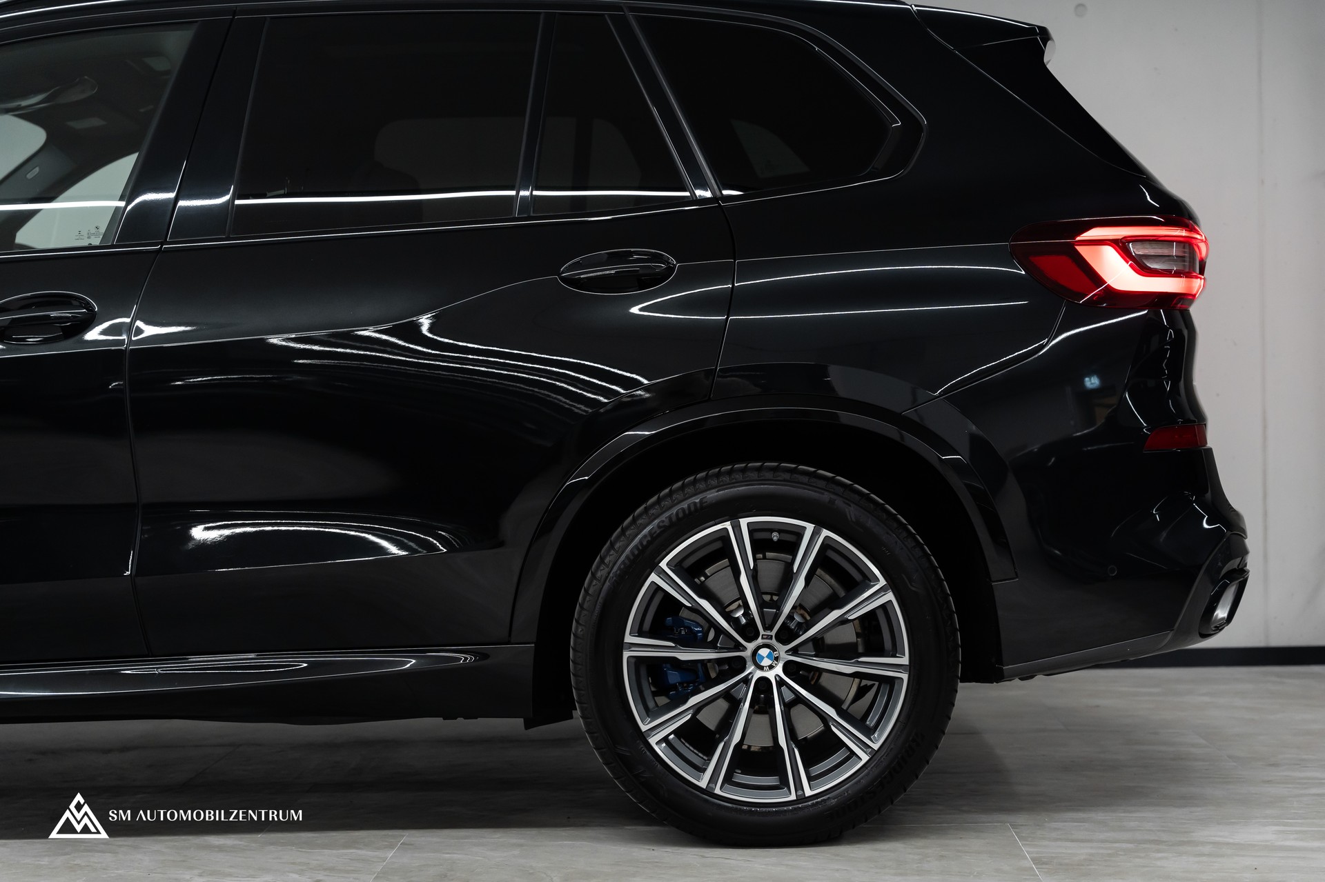 BMW X5 xDrive 48V 40d M Sport / Panorama / 360° / Head-Up / Sitzbelüftung-image-6