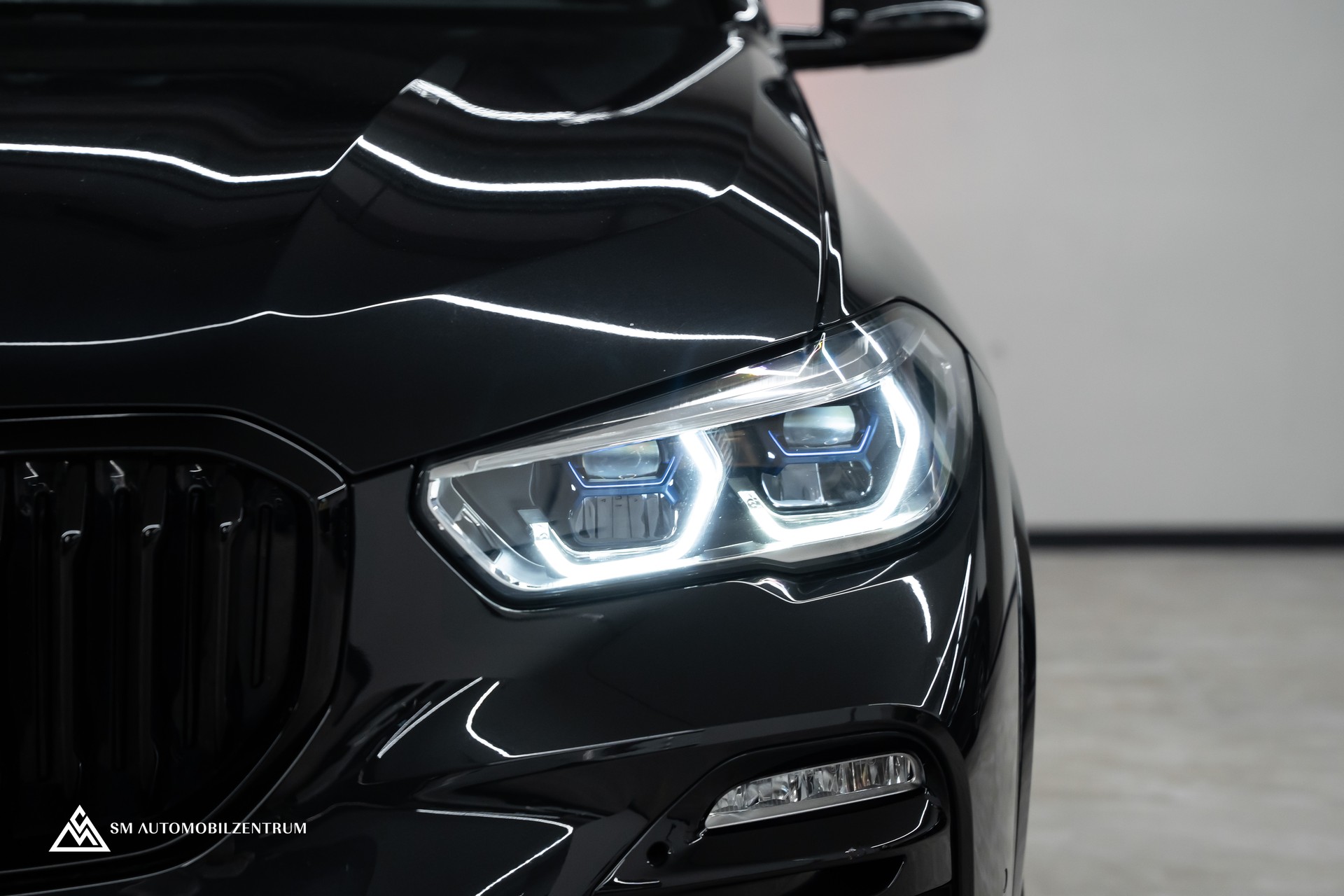 BMW X5 xDrive 48V 40d M Sport / Panorama / 360° / Head-Up / Sitzbelüftung-showroom-element-2
