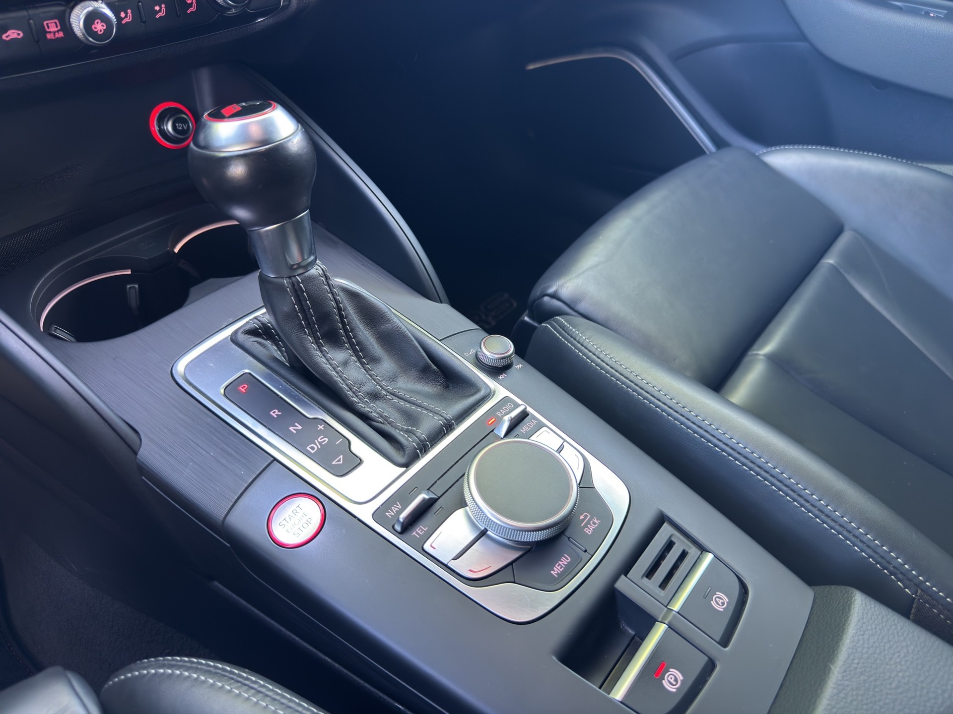 AUDI RS3 2.5 TSI quattro S-tronic-image-10