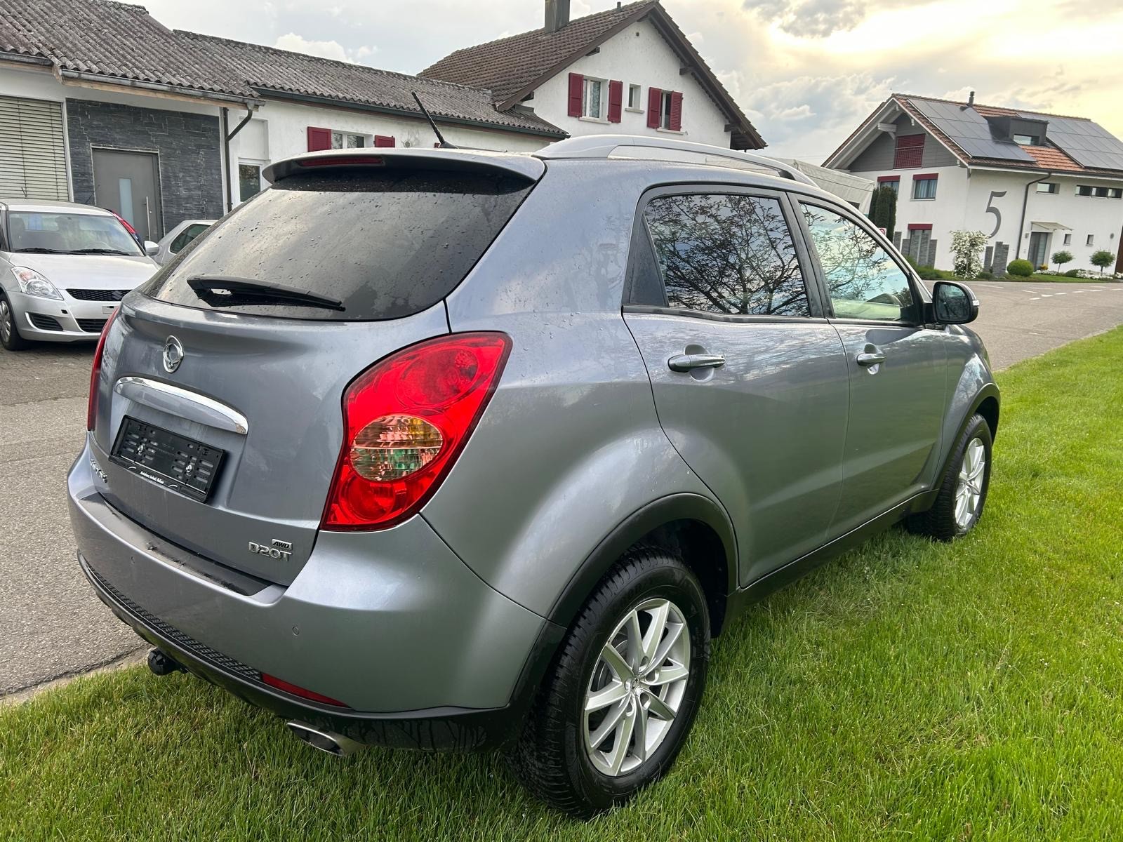 KGM-SsangYong Korando 2.0 e-XDI Quartz 4WD Automatic-image-3
