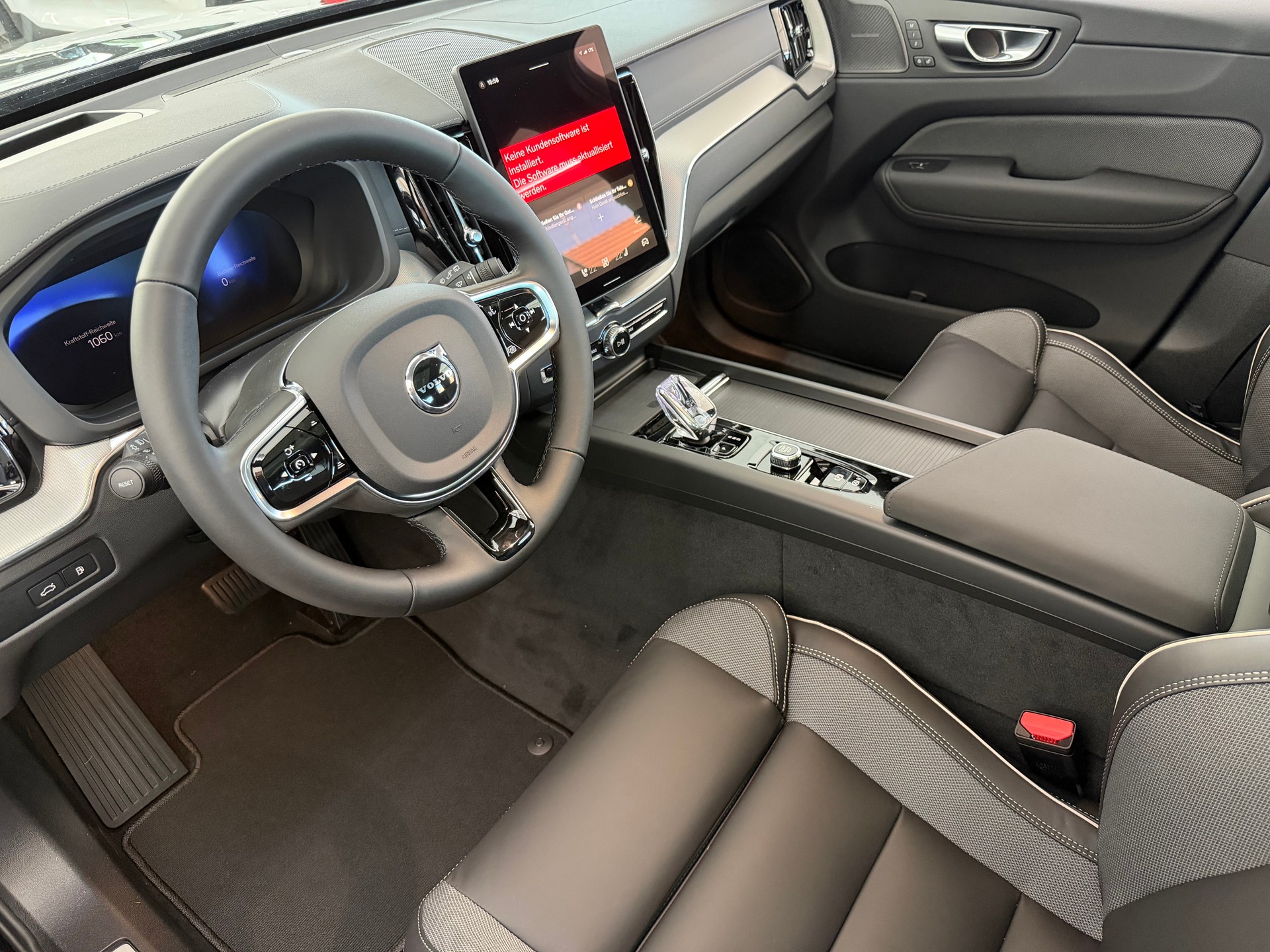 VOLVO XC60 2.0 T6 TE Black Edition e-showroom-element-3