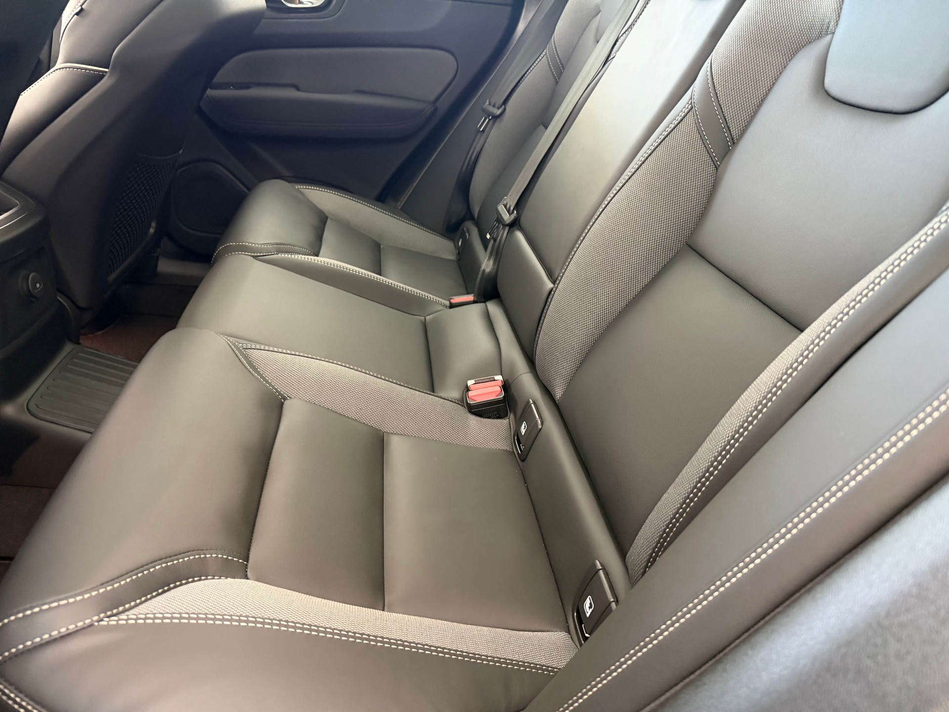 VOLVO XC60 2.0 T6 TE Black Edition e-image-6