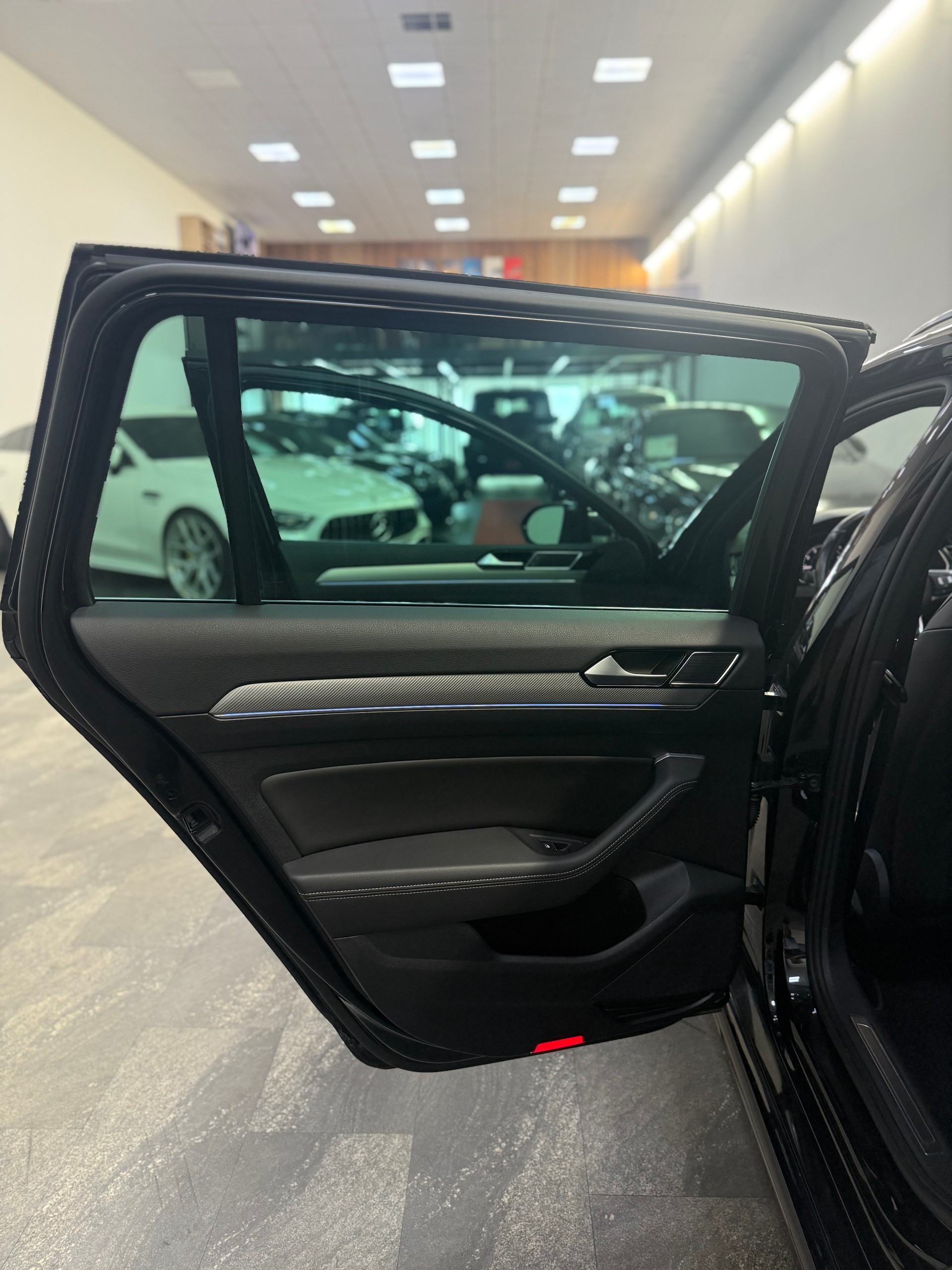 VW Passat Variant 2.0 TSI BMT Highline 4Motion DSG-image-22
