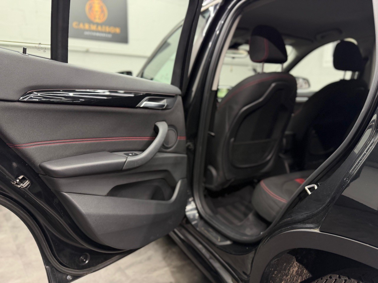 BMW X1 xDrive 18d Sport Line Steptronic-image-14