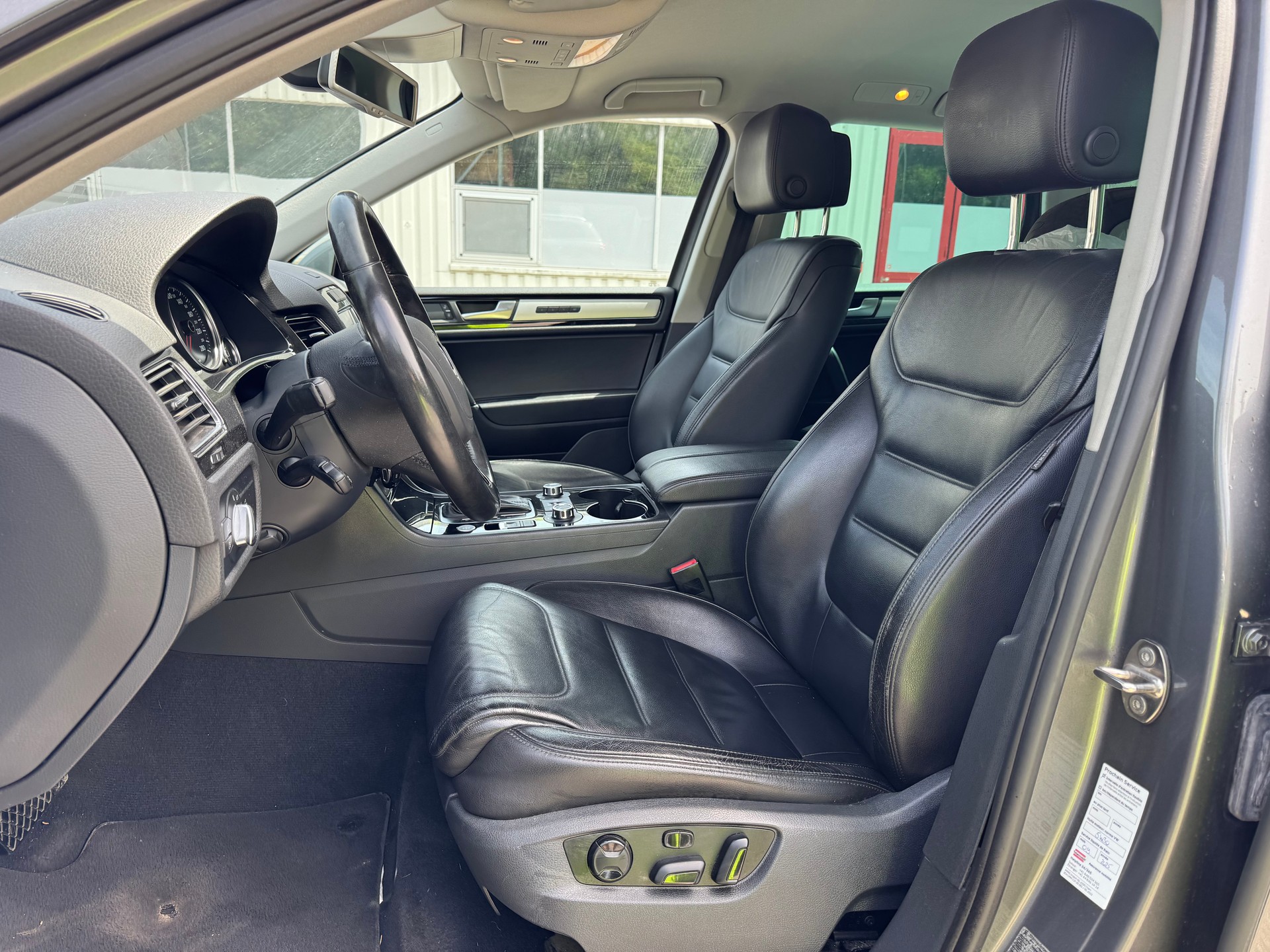 VW Touareg 3.0 TDI BlueMotion Technology Tiptronic-image-6