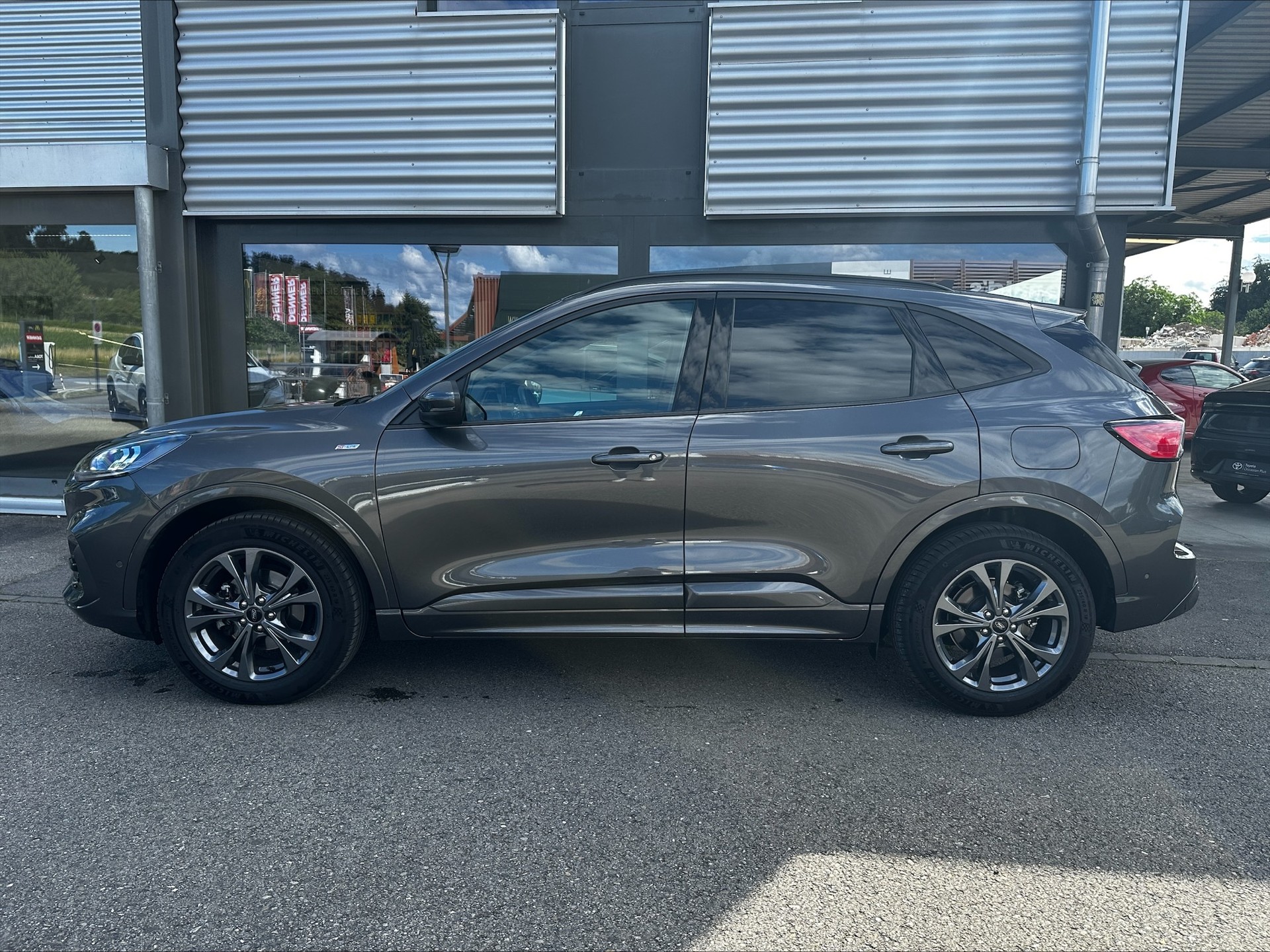 FORD Kuga 2.5 FHEV ST-Line 4WD-showroom-element-1