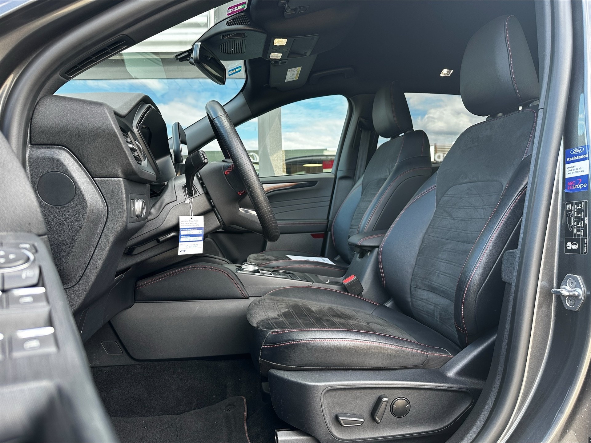 FORD Kuga 2.5 FHEV ST-Line 4WD-showroom-element-3