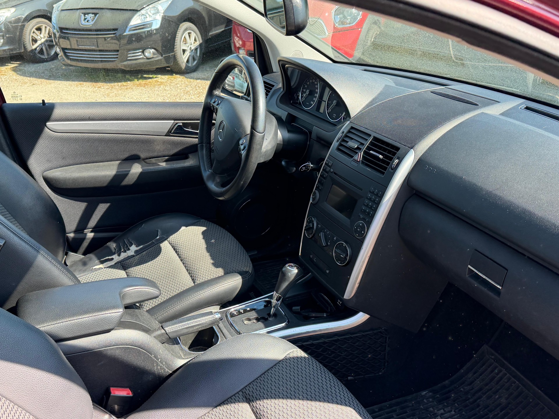 MERCEDES-BENZ A 180-image-5