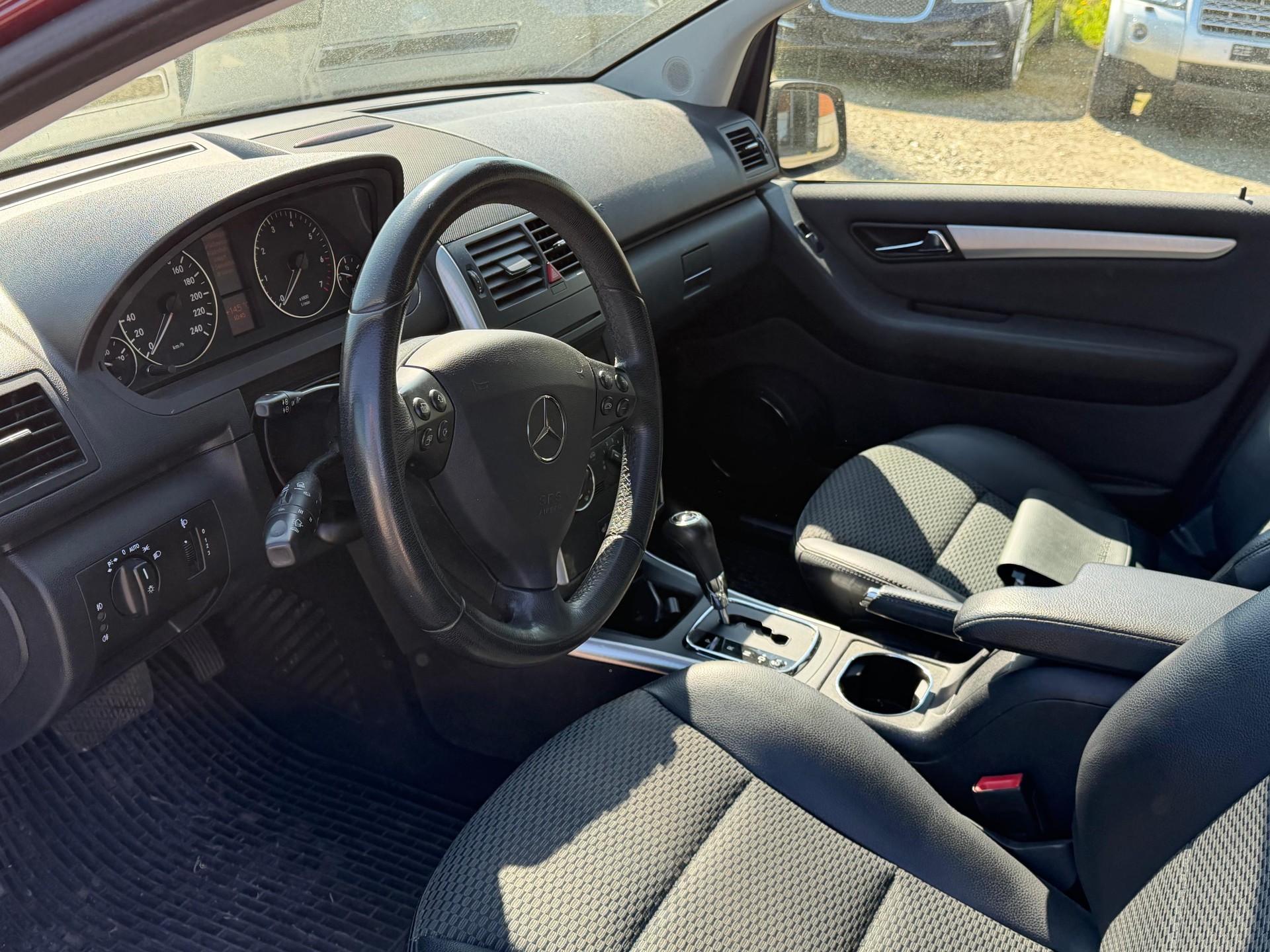 MERCEDES-BENZ A 180-image-6