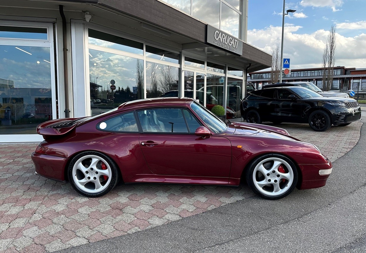 PORSCHE 911 Turbo-showroom-element-3