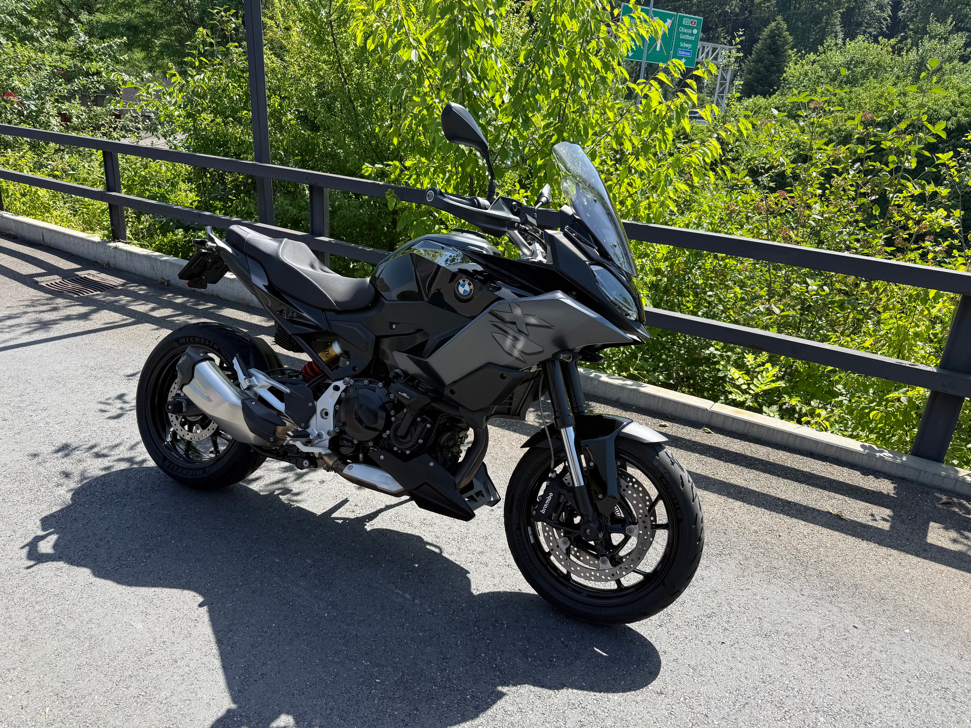 BMW F 900 XR Triple Black-image-1