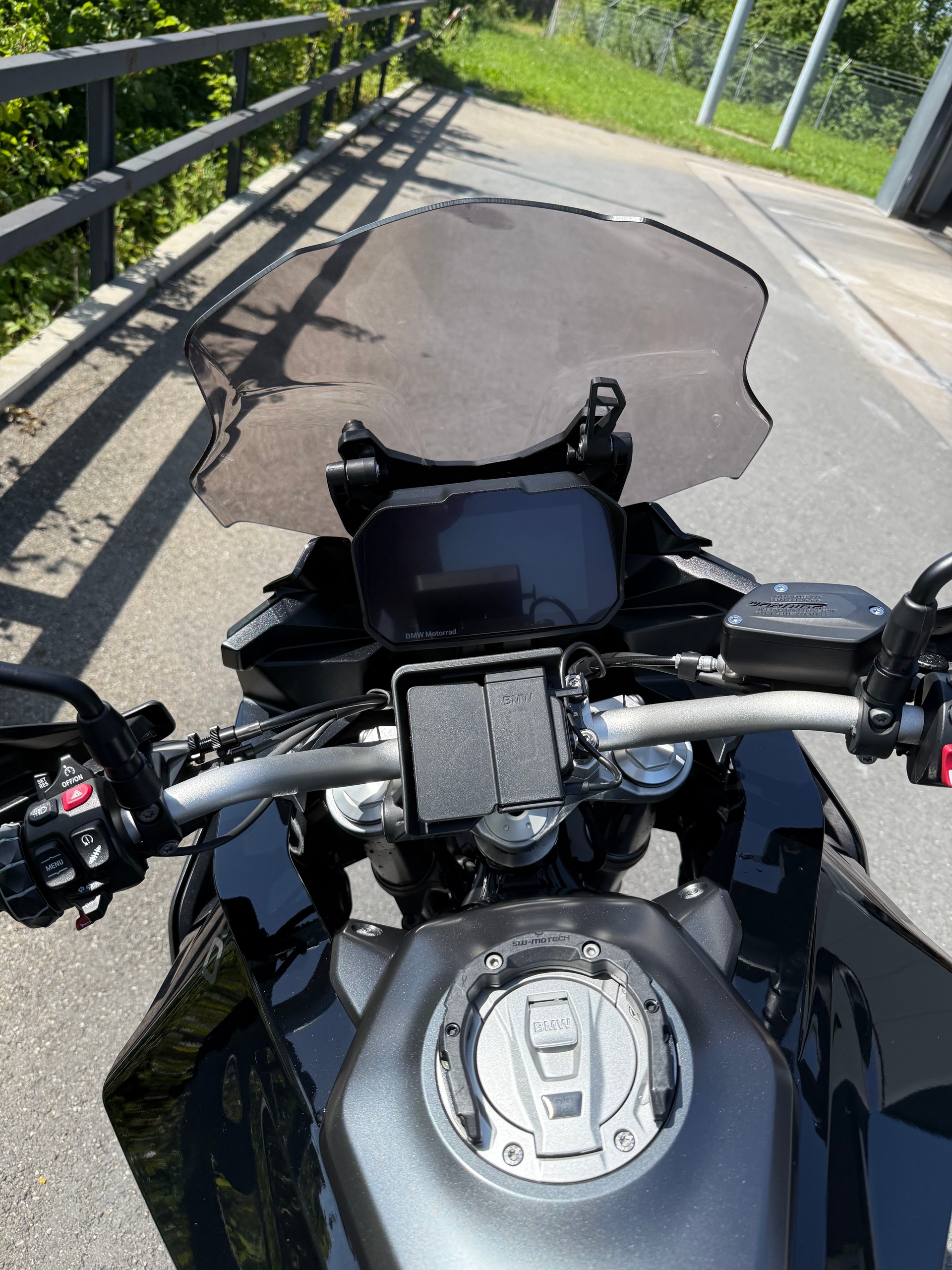 BMW F 900 XR Triple Black-image-4