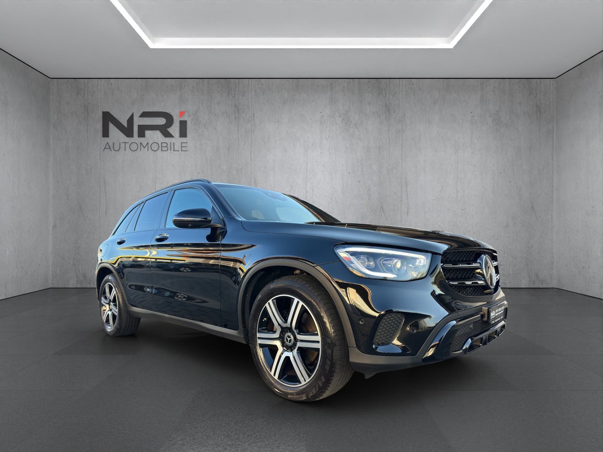 MERCEDES-BENZ GLC 220 d 4m-showroom-element-2
