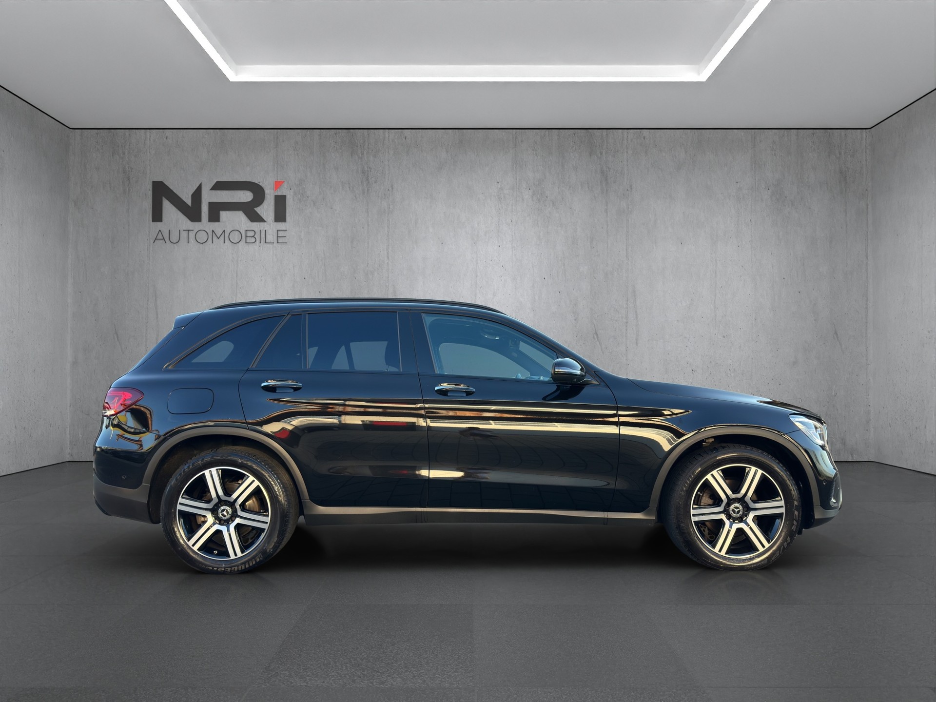 MERCEDES-BENZ GLC 220 d 4m-showroom-element-3