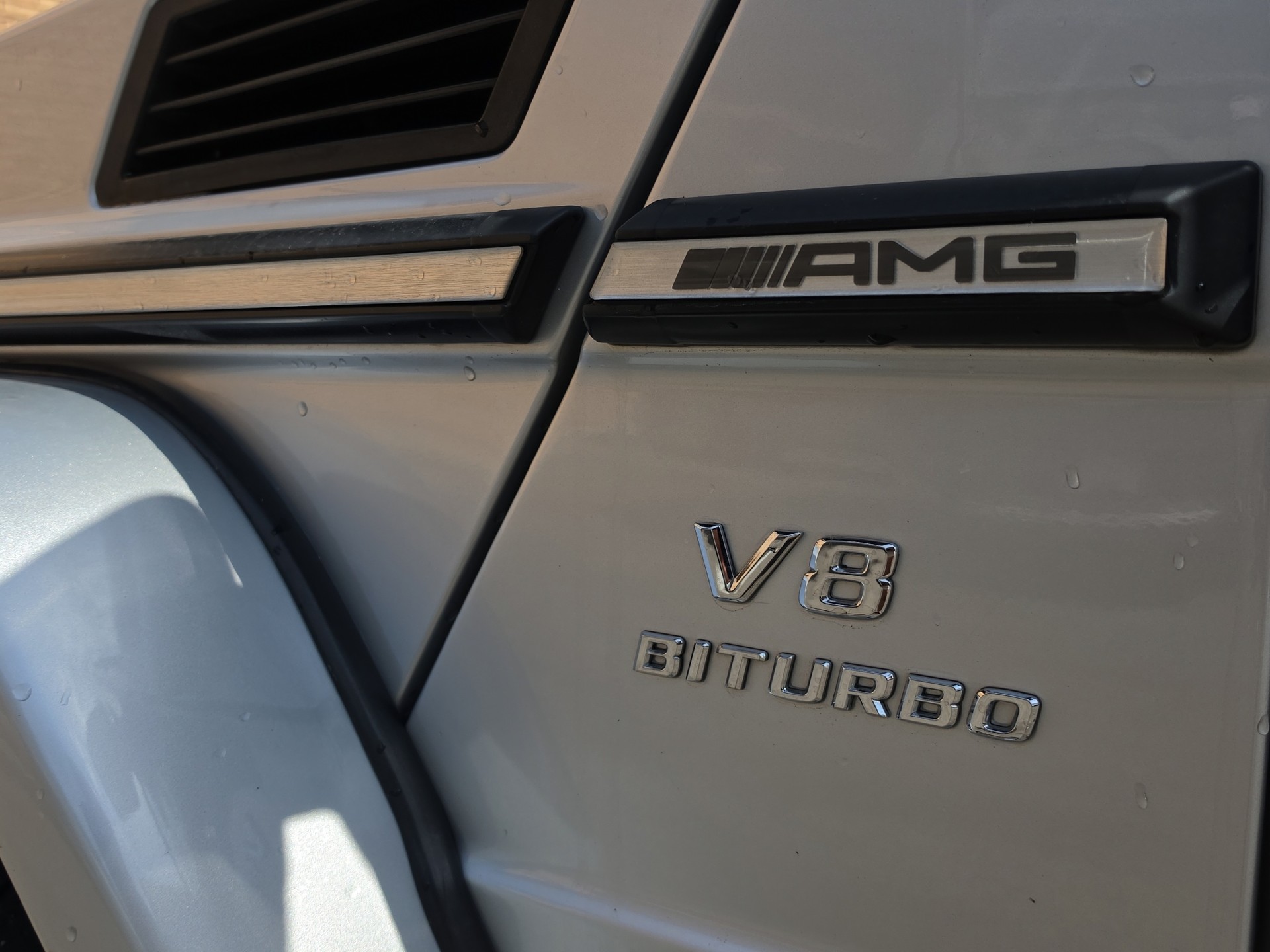MERCEDES-BENZ G 63 AMG Automatic-image-17