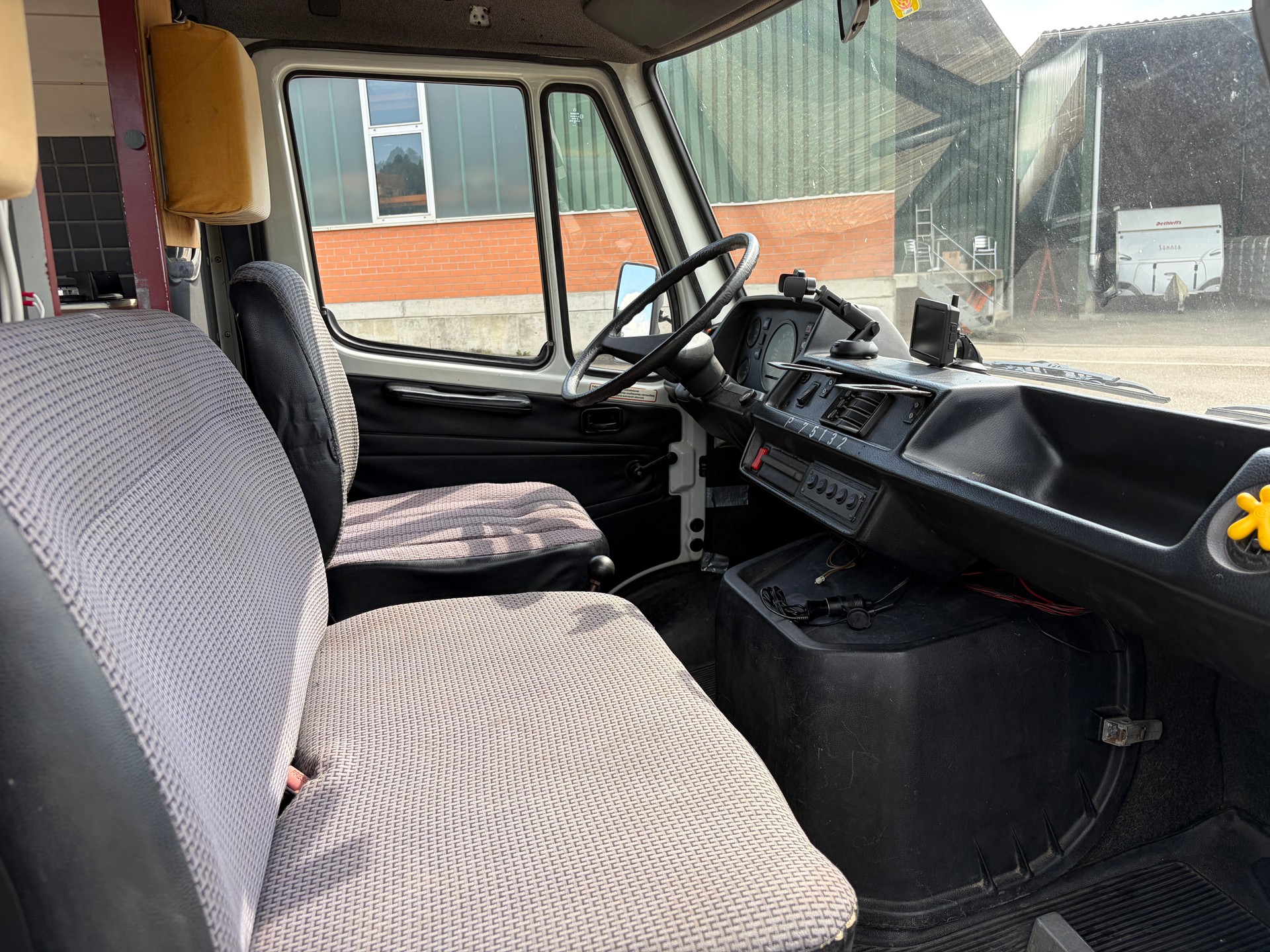 MERCEDES-BENZ 310 (602/35)-image-15