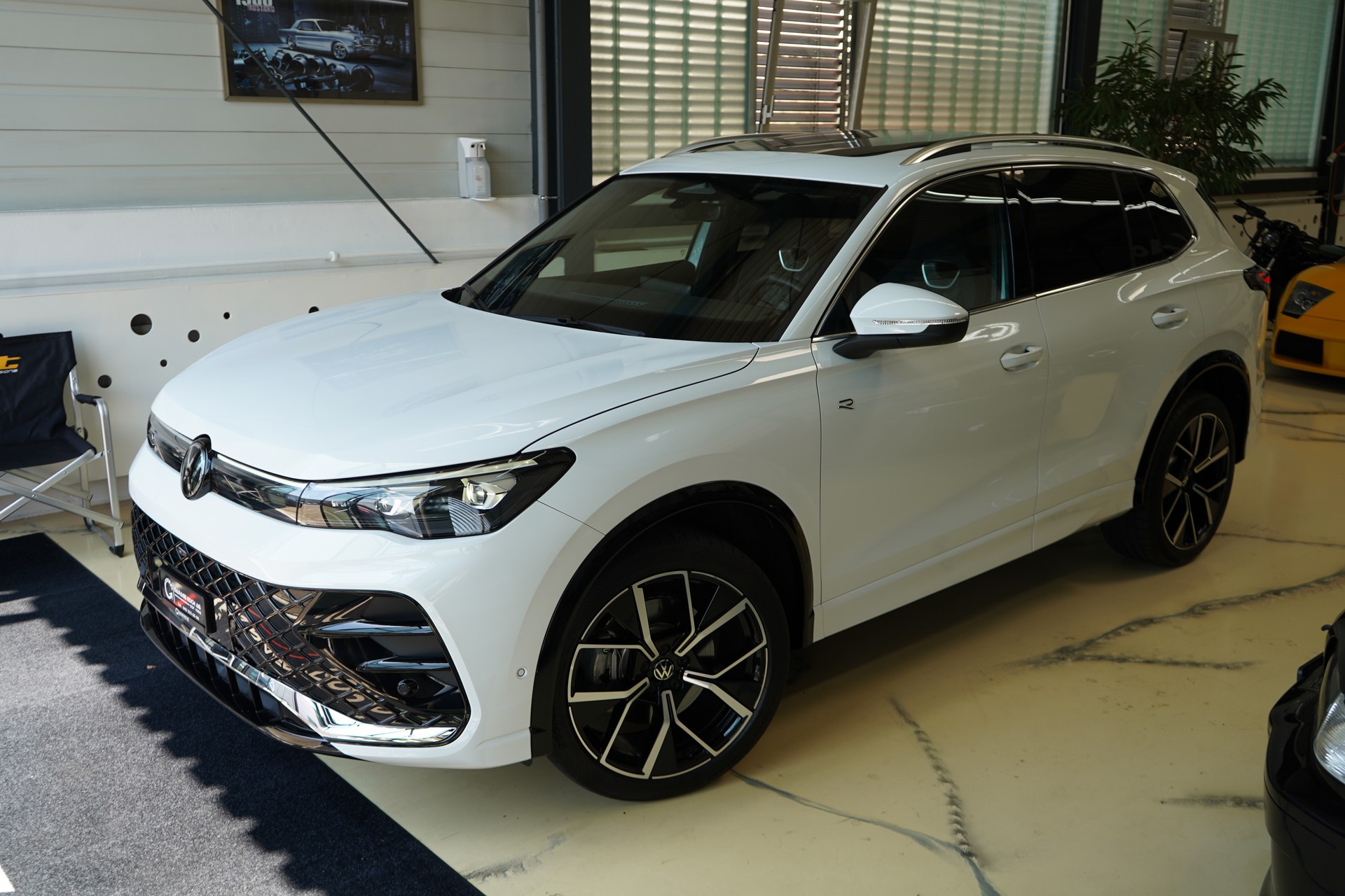 VW Tiguan 2.0 TSI DSG R-Line 4Motion-showroom-element-2
