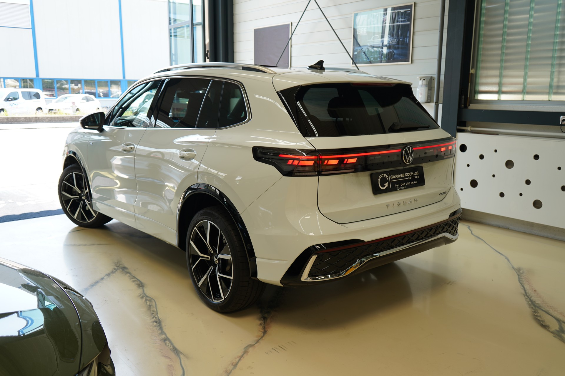 VW Tiguan 2.0 TSI DSG R-Line 4Motion-image-4