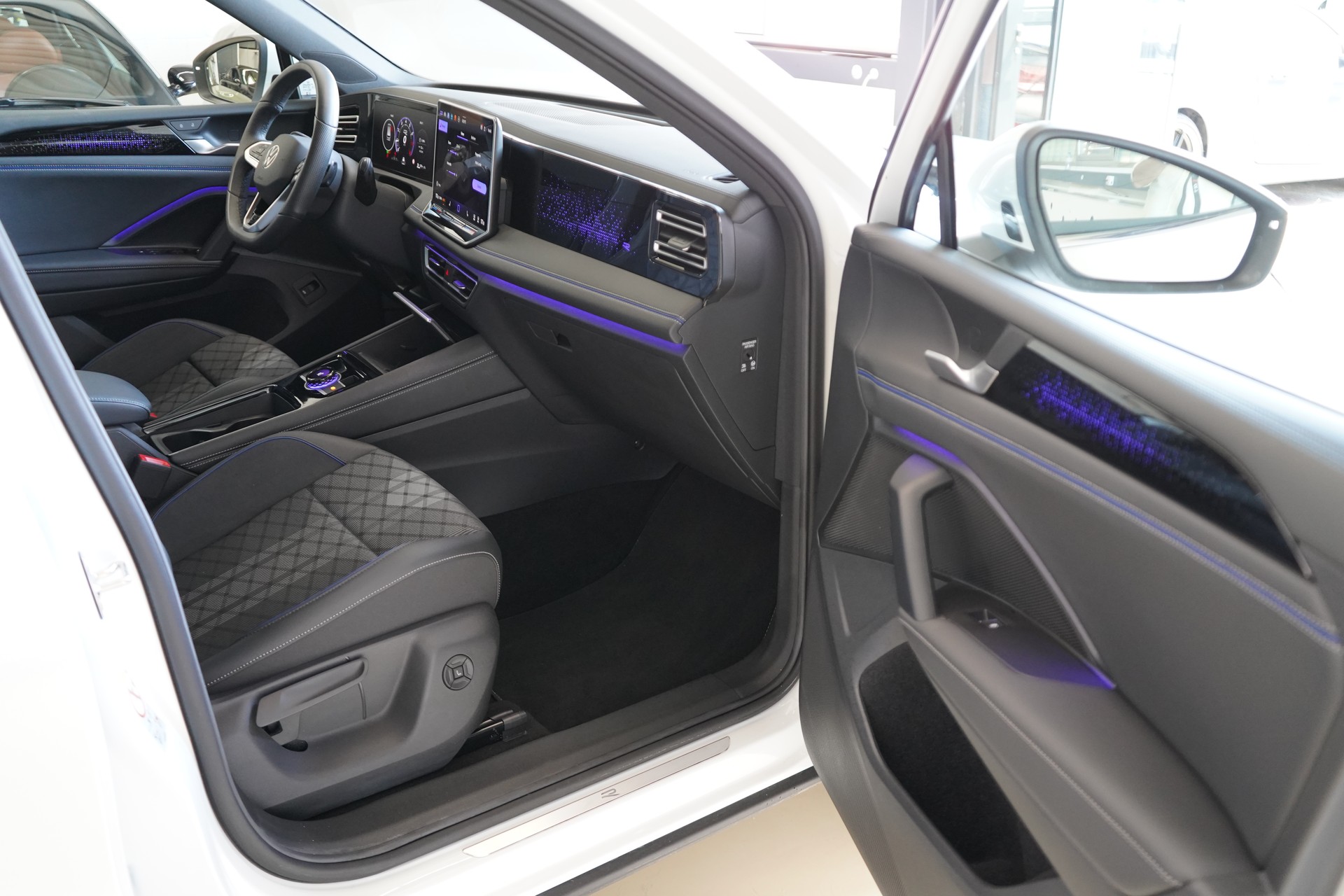 VW Tiguan 2.0 TSI DSG R-Line 4Motion-image-26