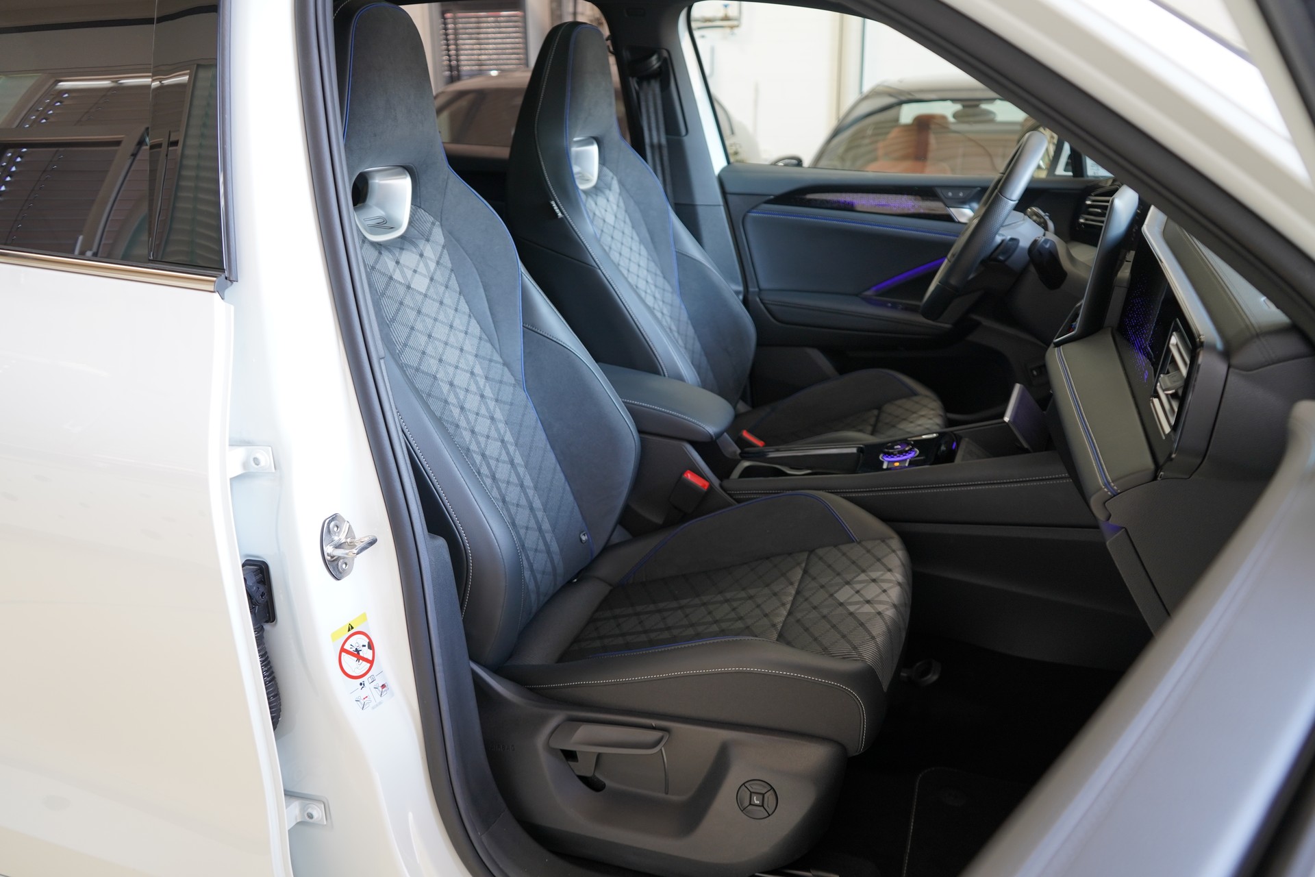 VW Tiguan 2.0 TSI DSG R-Line 4Motion-image-31