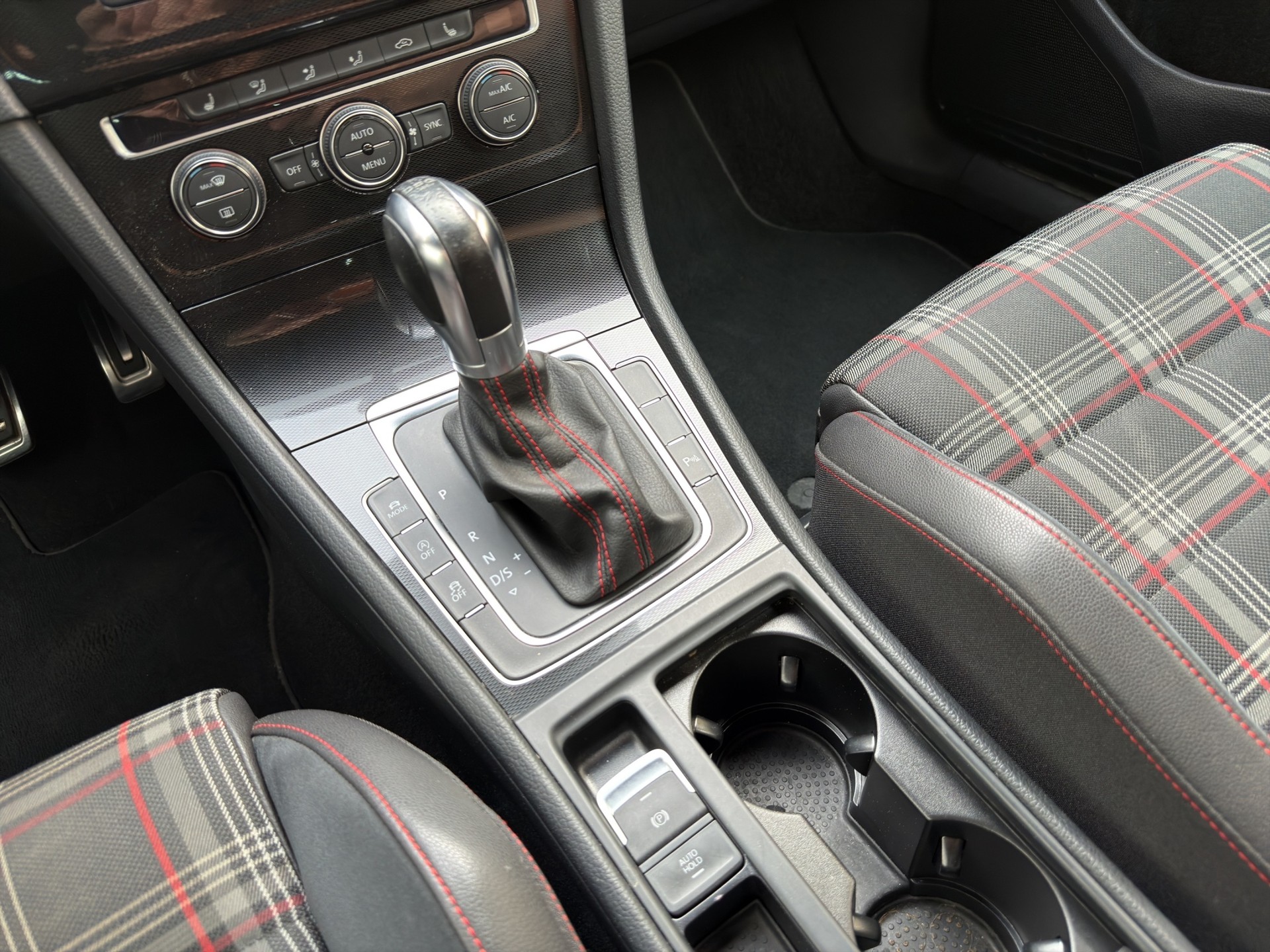 VW Golf 2.0 TSI GTI DSG-image-11