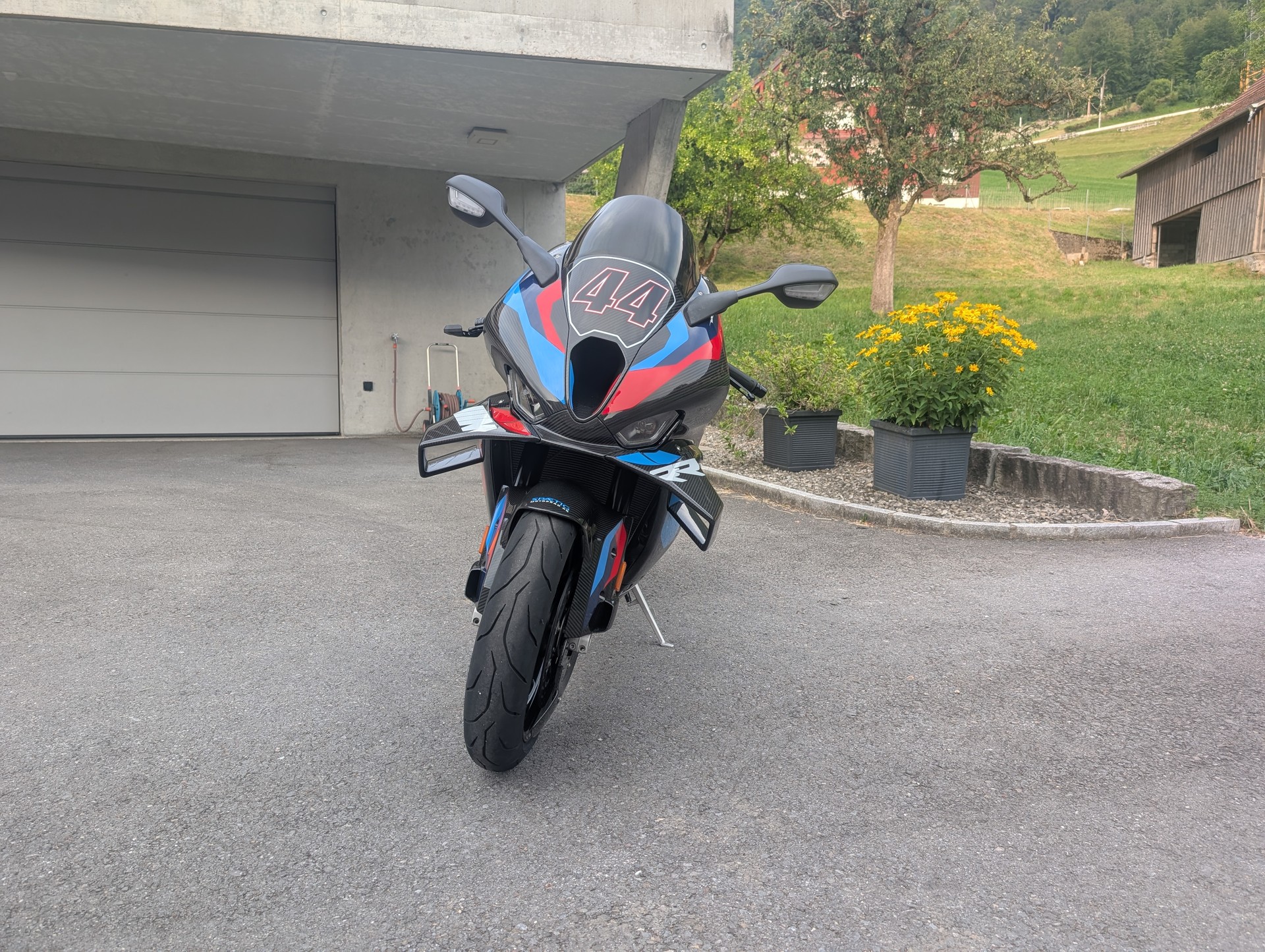 BMW M 1000 RR-image-0