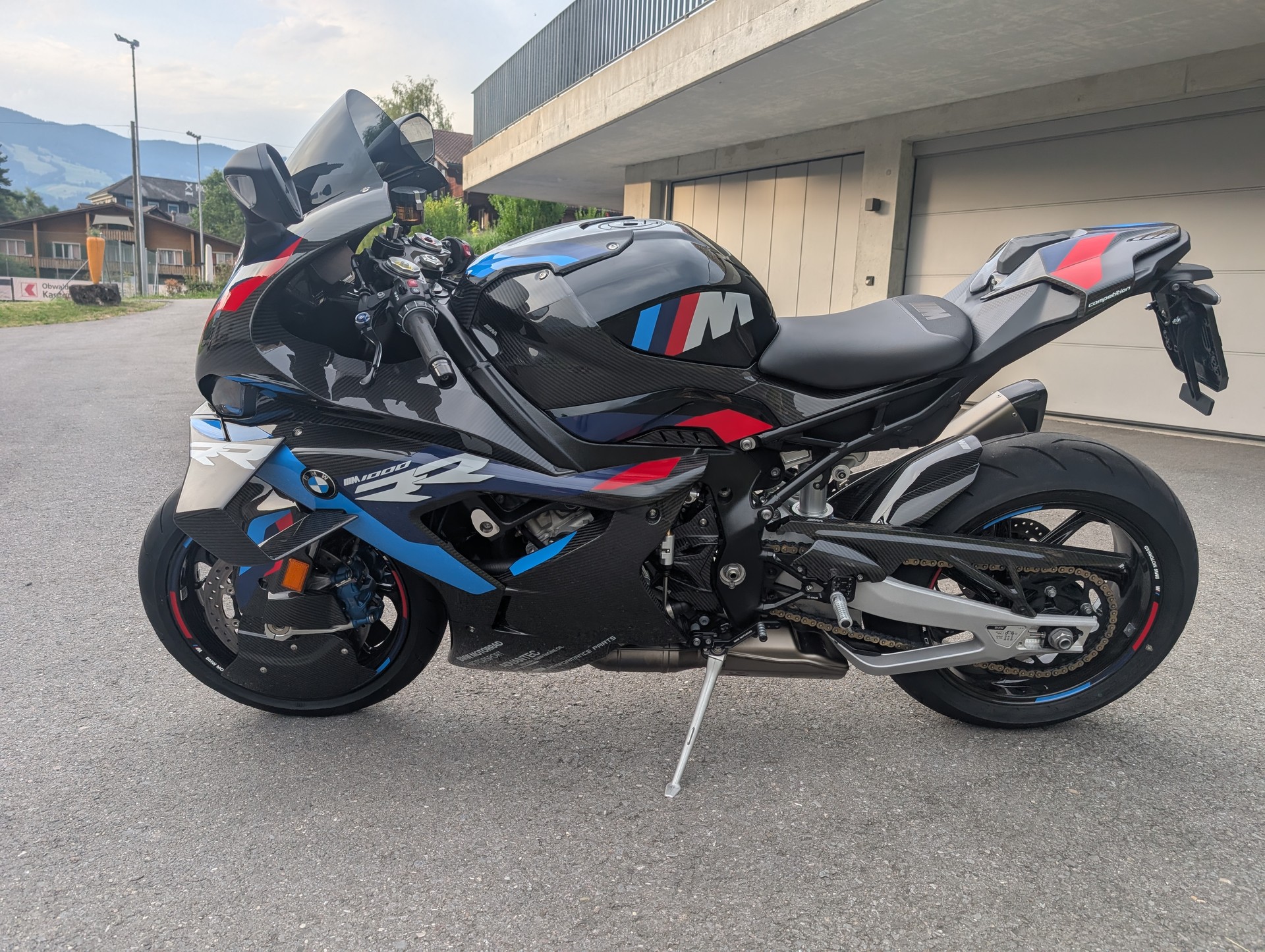 BMW M 1000 RR-image-1