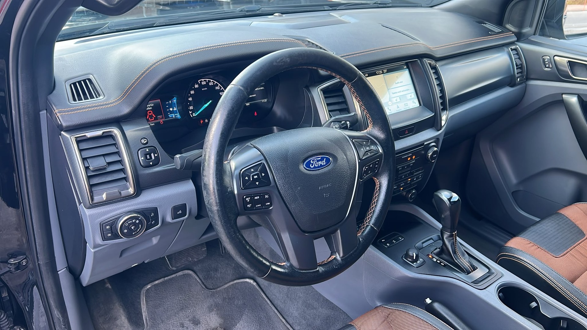 FORD Ranger Wildtrak 3.2 TDCi 4x4 A-image-9