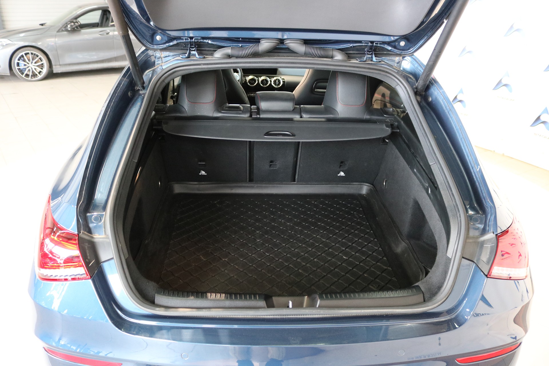 MERCEDES-BENZ CLA Shooting Brake 250 4Matic 7G-DCT AMG Line-image-40