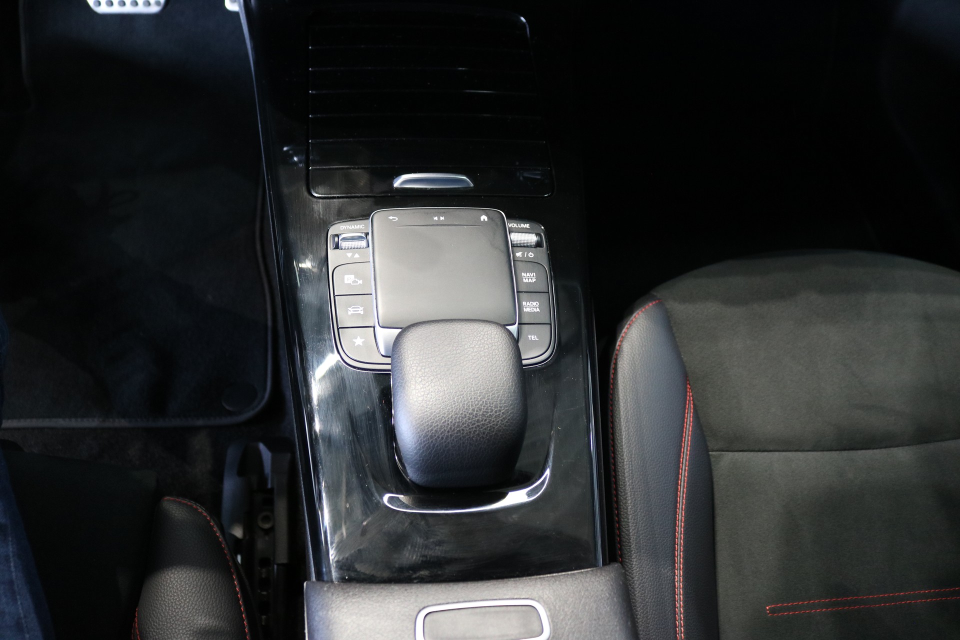 MERCEDES-BENZ CLA Shooting Brake 250 4Matic 7G-DCT AMG Line-image-29