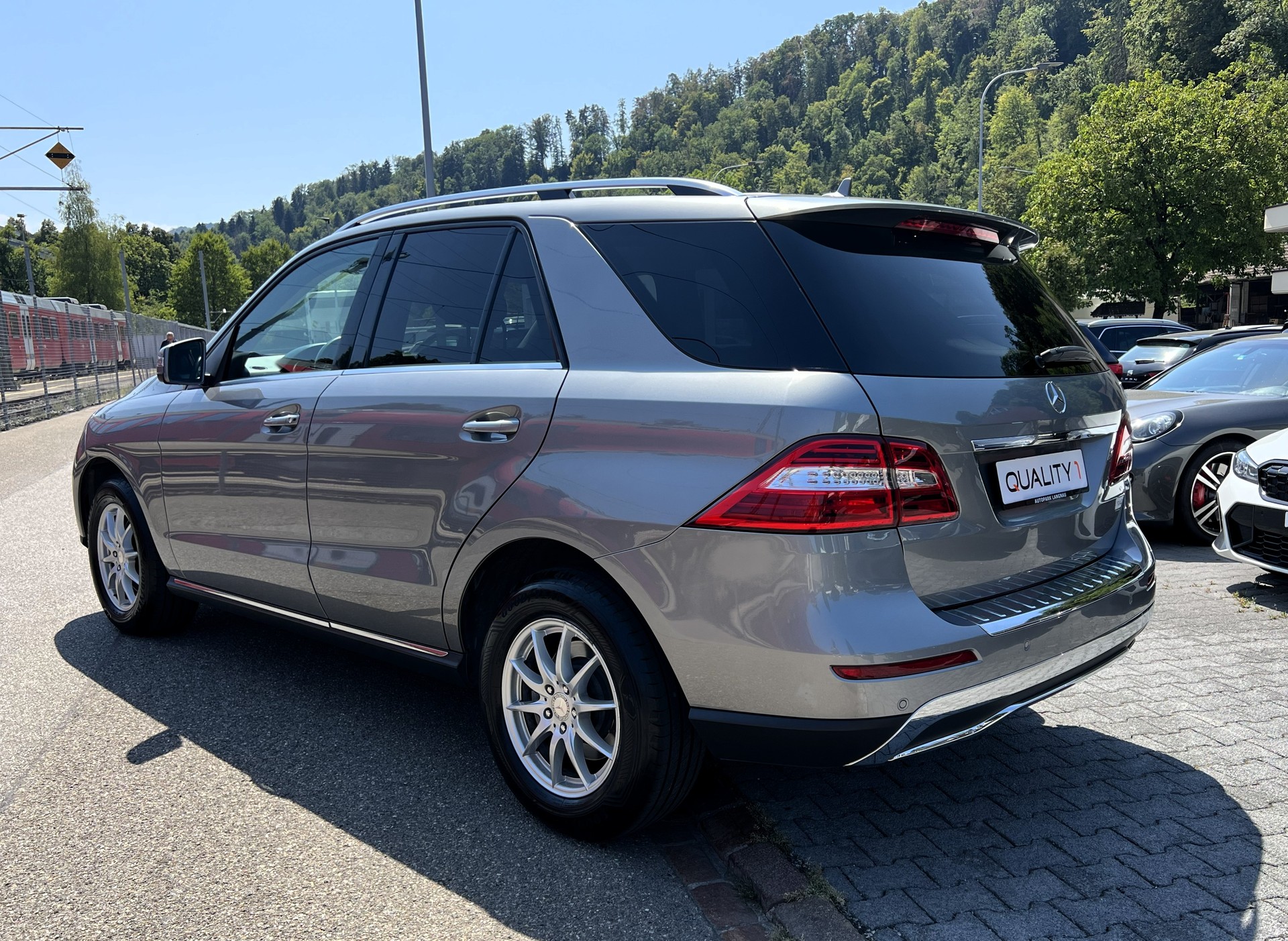 MERCEDES-BENZ ML 250 BlueTEC Executive 4Matic 7G-Tronic-showroom-element-2