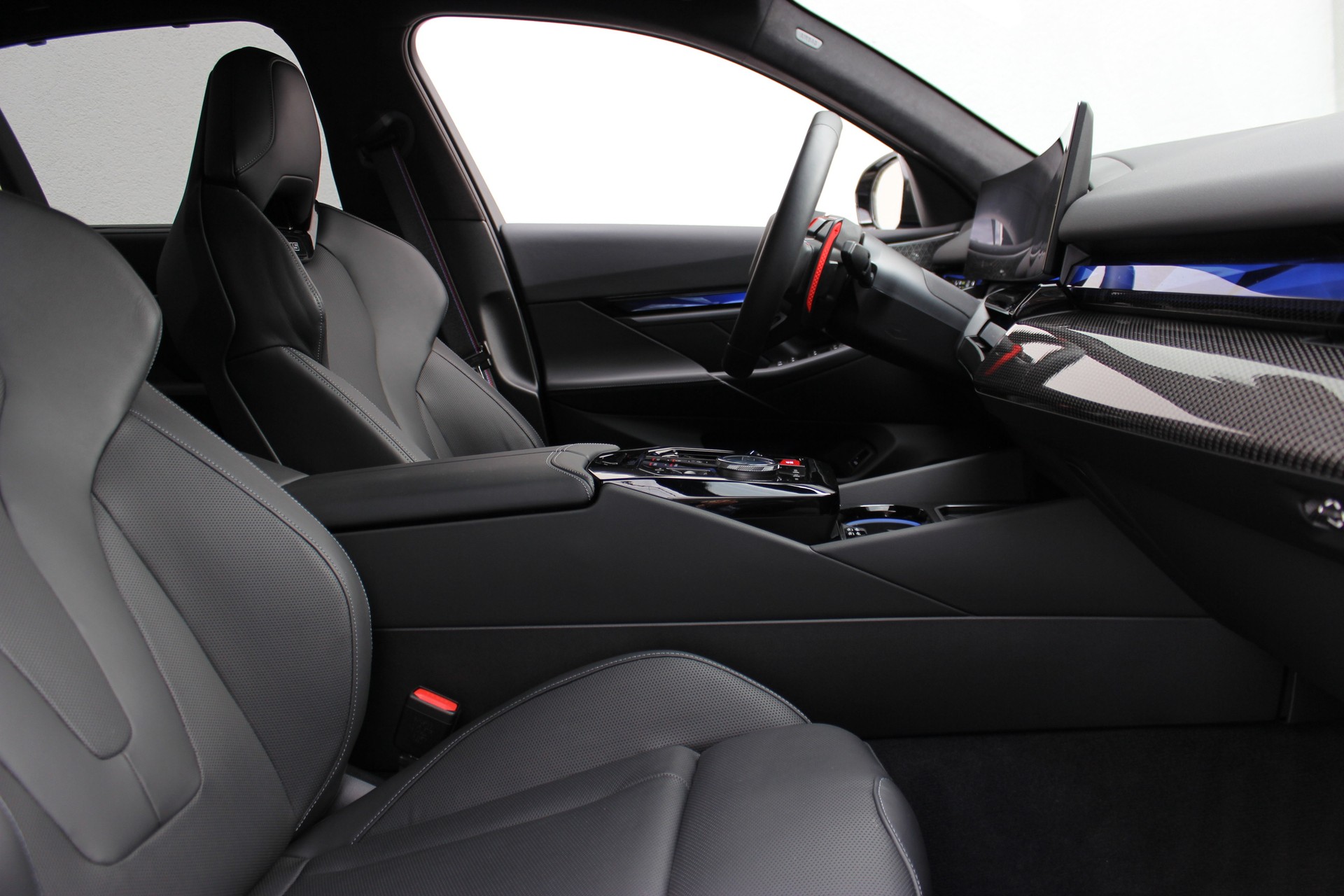 BMW M5 xDrive *M Marina Bay Blau metallic*-showroom-element-3