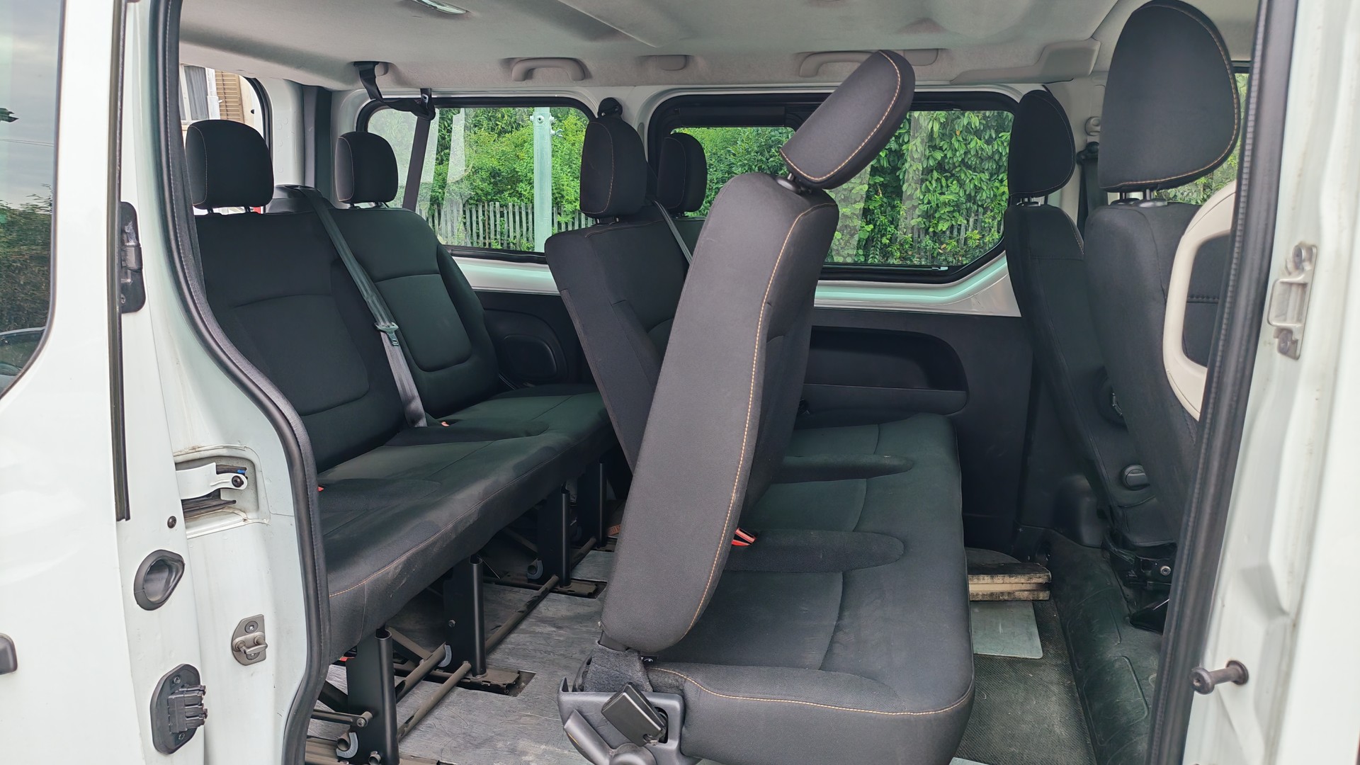 RENAULT Trafic ENERGY dCi 125 Passenger Authentique-image-9