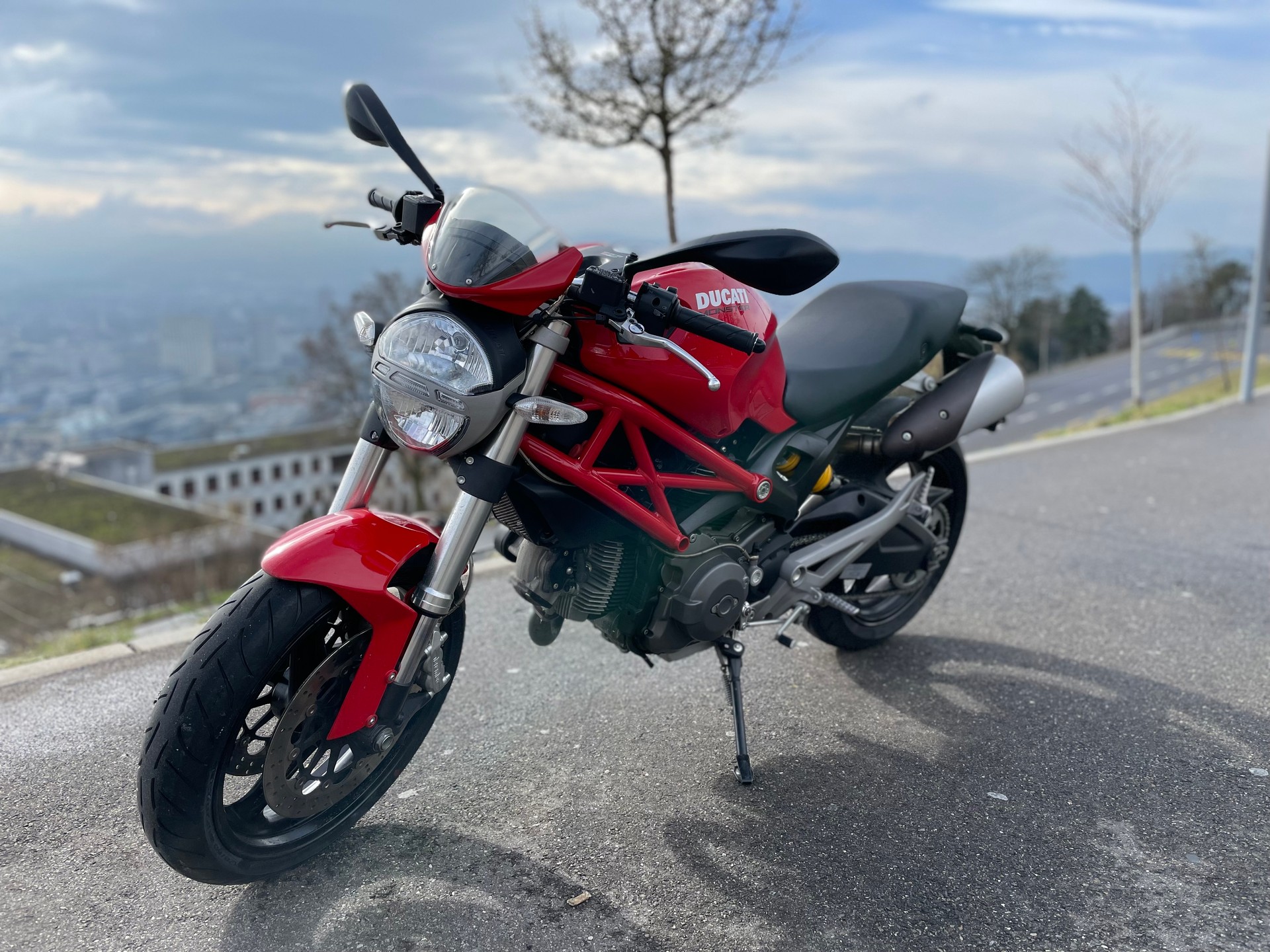 DUCATI Monster 696M plus-image-0