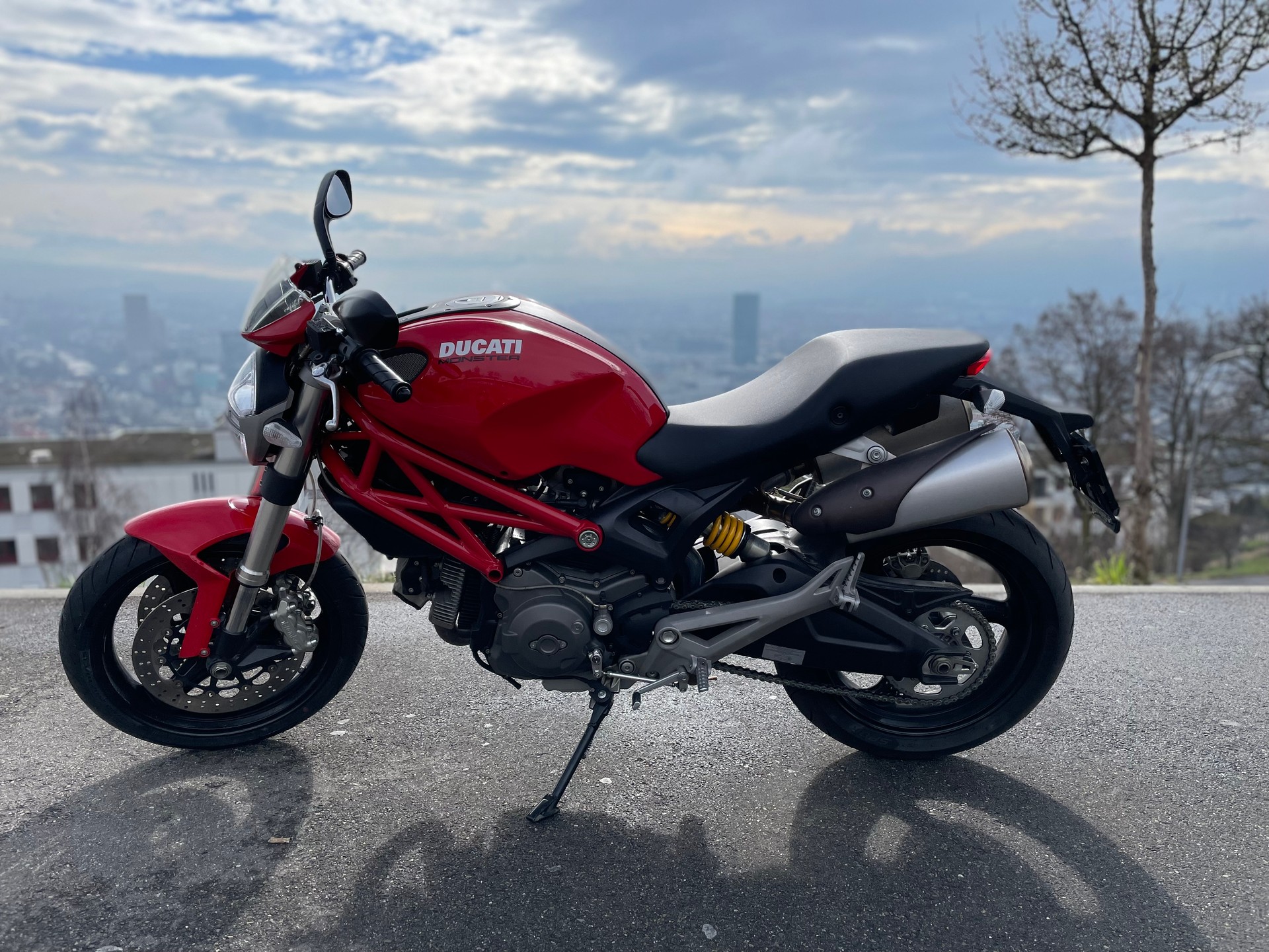DUCATI Monster 696M plus-image-1